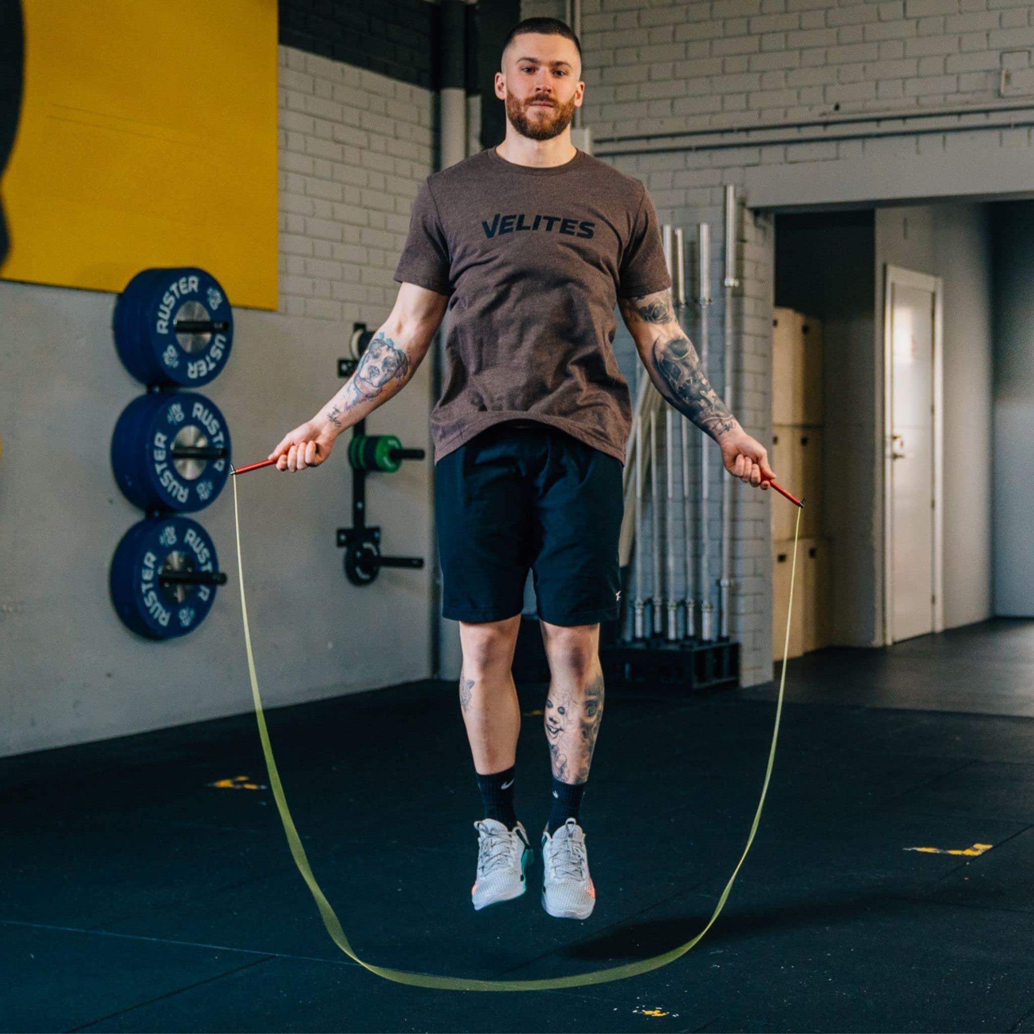 Velites Fire 2.0 Corde à sauter ultralégère en aluminium | Pour le cross training, le HIIT, la boxe et le double saut | Poignée antidérapante avec roulements | Sac et application inclus
