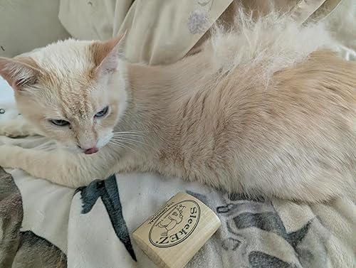 SleekEZ Cat Brush for Shedding & Cat Brushes for — bottom and base construction detail