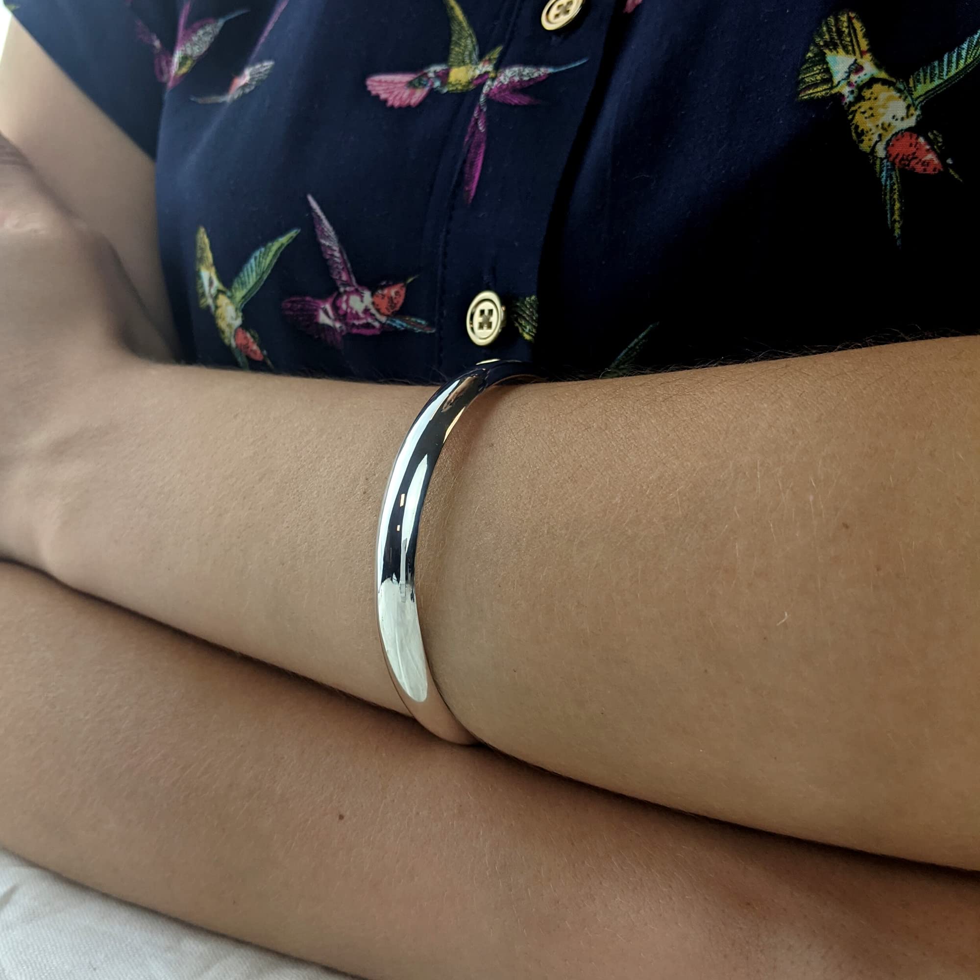 Silverly Brazalete Cerrado Grueso de Plata de Ley 925 de 12mm con Diseño en Forma de D | Pulsera Clásica Sencilla de Plata para Mujer | Brazaletes Anchos Apilables sin Cordones