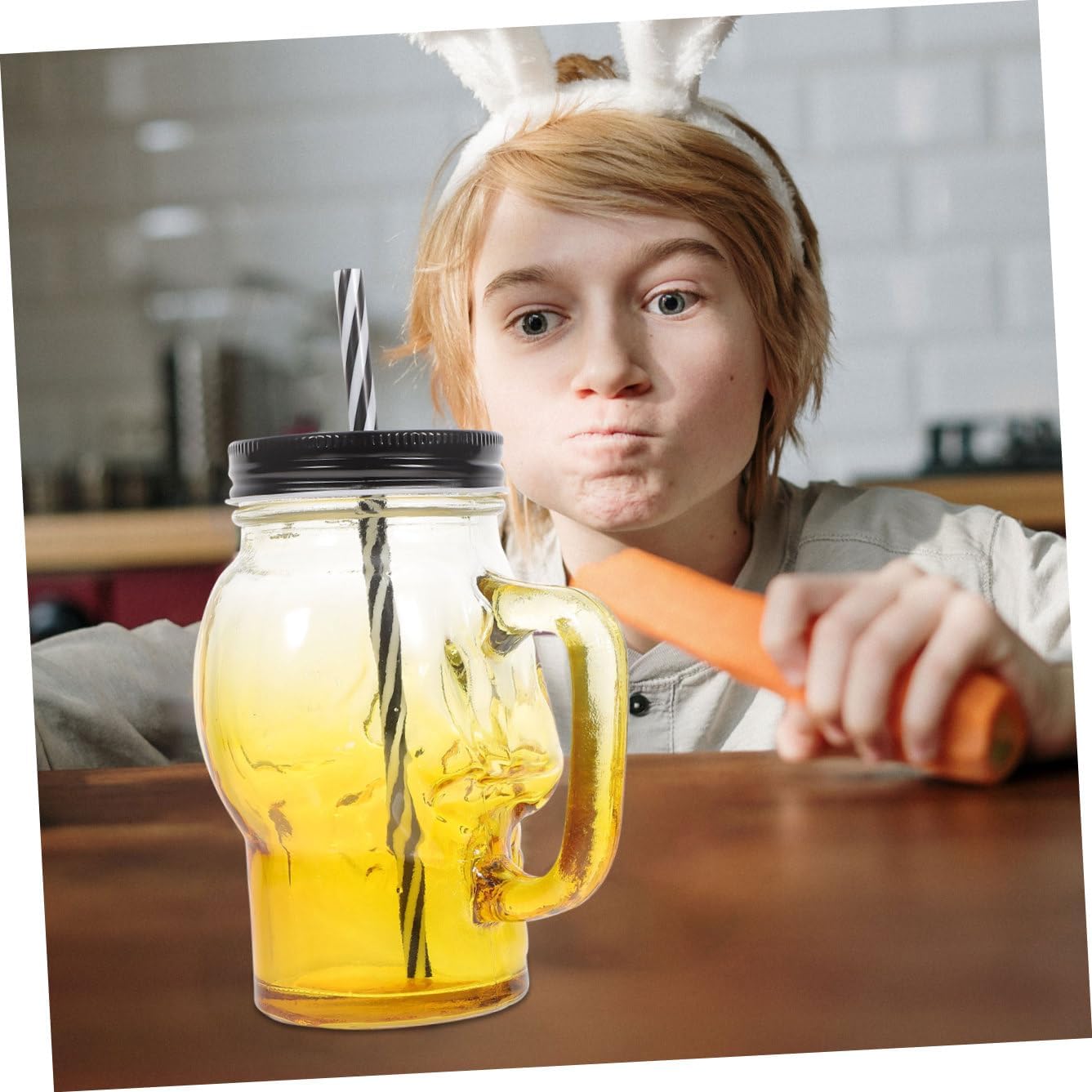 PRETYZOOM 2pcs 500ml Gradient Yellow Skull Glasses with Handle, Halloween Party Beer and Cocktail Glassware Set with Lid and Straw, Skull Wine and Beverage Cups for Halloween Decor Random