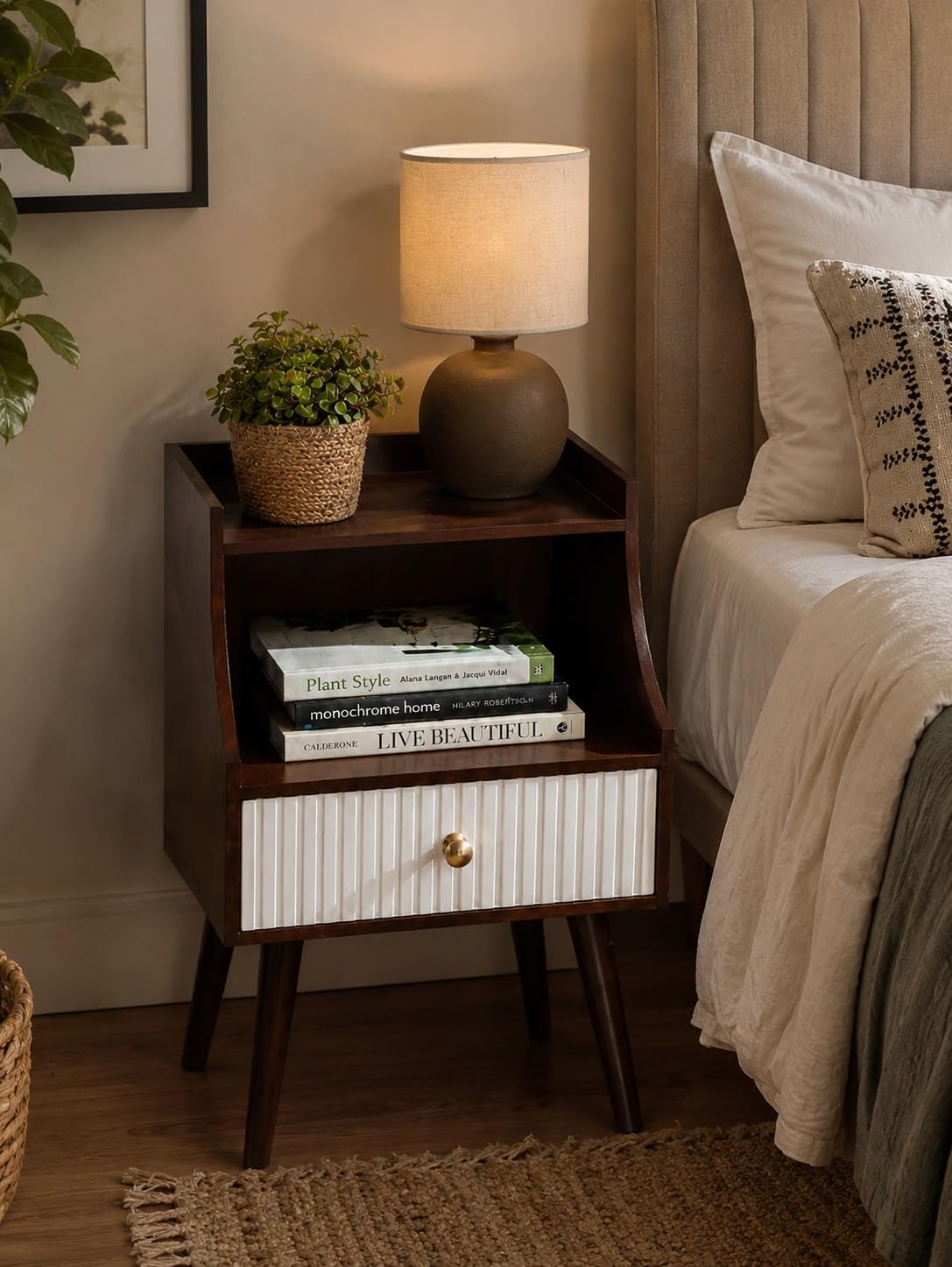 ETIQUETTE ART Modern Fluted Nightstand with Drawer and Open Storage Shelf, Bedside Table with Round Edge, Boho Night Stand with Solid Wood Legs & Knob Handle End Table for Bedroom (Brown & White)