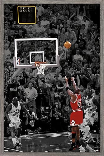 Trends International Michael Jordan - Póster de pared The Shot, 22.4 pulgadas de largo x 14.7 pulgadas, versión enmarcada en madera de granero