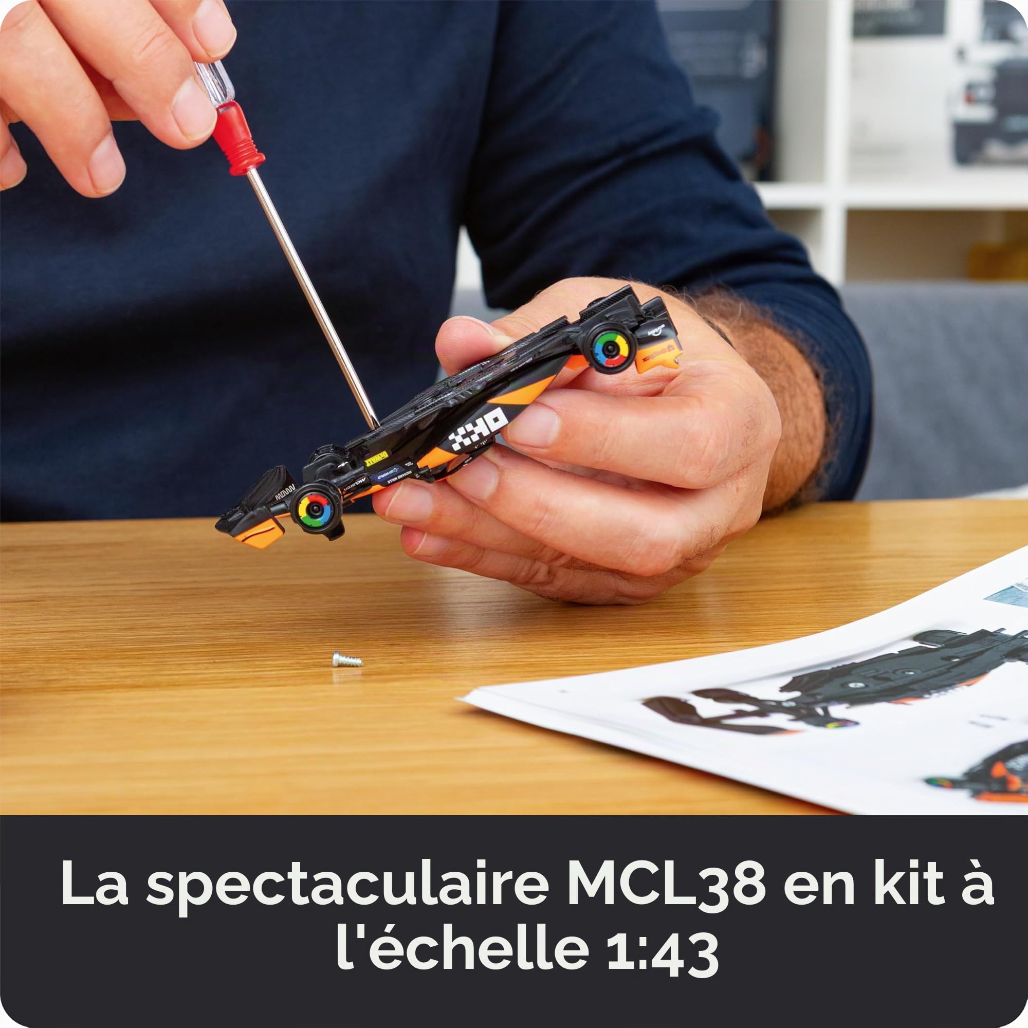 FRANZIS McLaren Racing 67391 Calendrier de l'Avent 2025 avec modélisme à l'échelle 1:43, avec module sonore et livre d'accompagnement de 52 pages