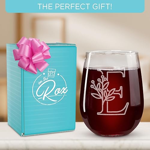 Miniatura 3 de On The Rox Drinks Regalos con monograma para mujeres y hombres  Letra A-Z inicial grabada monograma sin tallo, copa de vino personalizada de 17