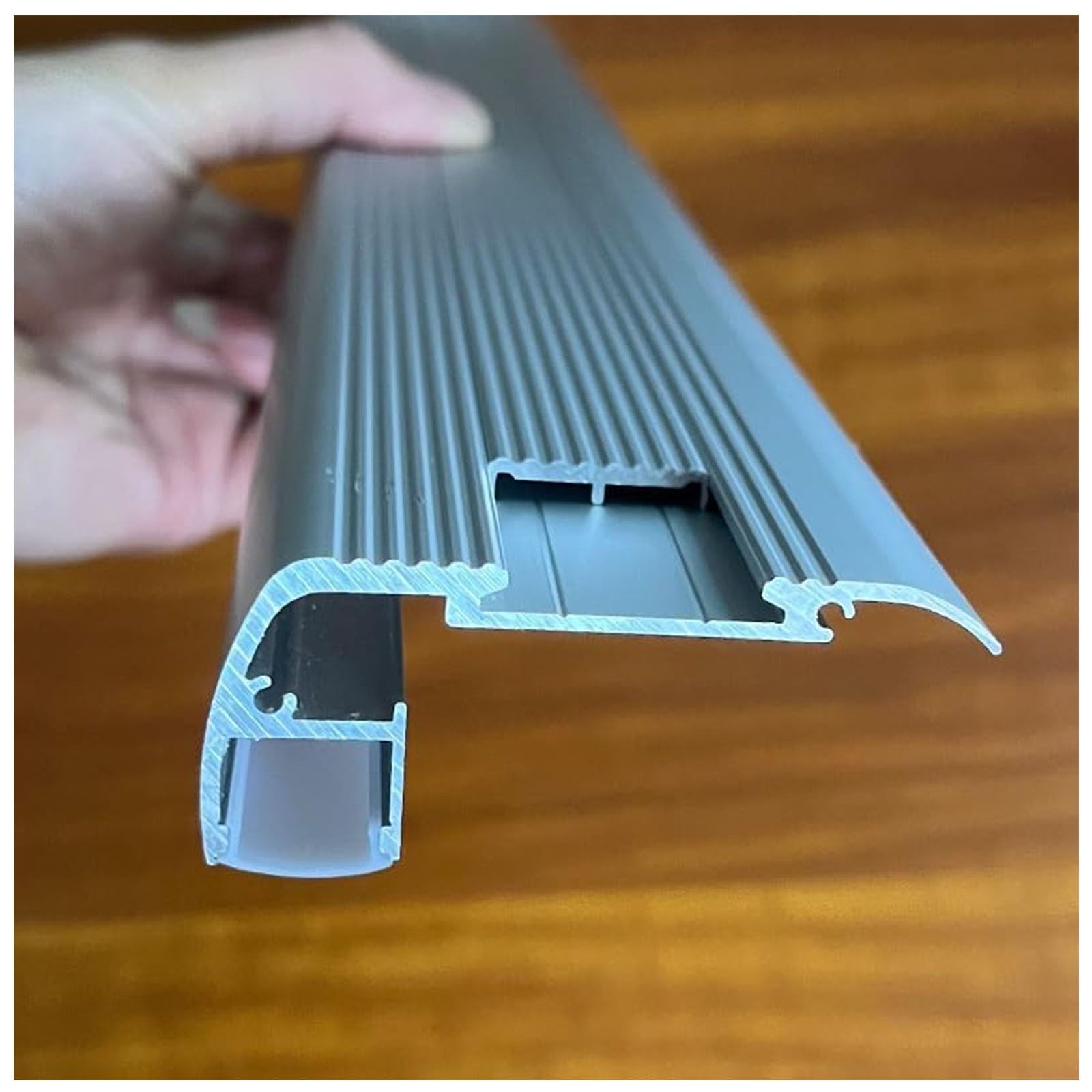 Aluminiowa osłona krawędzi schodów, listwa przejściowa na podłogę, 132 cm, bez diod LED, idealna do użytku domowego i komercyjnego, 20 szt
