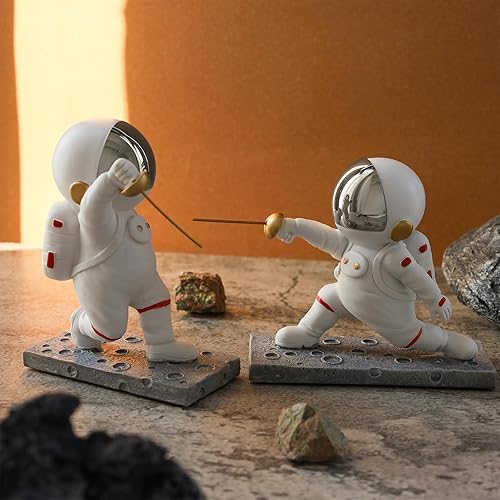 Miniatura 5 de Estatuas de decoración de astronautas, 2 unidades de esgrima astronautas de defensa de ataque, adornos de resina con temática del espacio exterior,