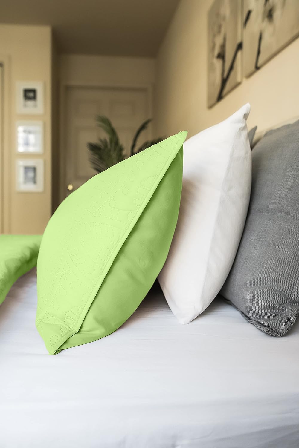 Tomatillo Green King Microfiber Comforter Set with Pillow Shams