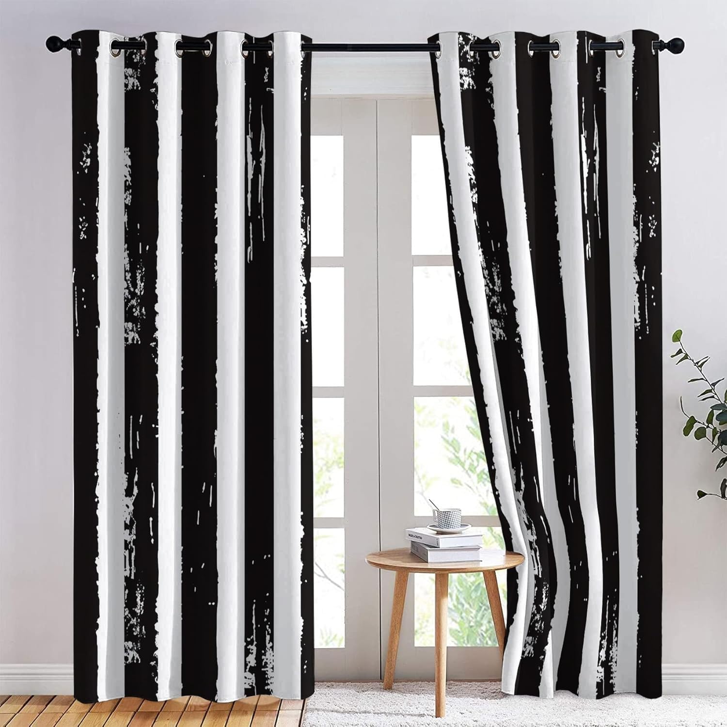 Amazon｜黒と白のストライプ 遮光カーテン 2枚セット 1級遮光