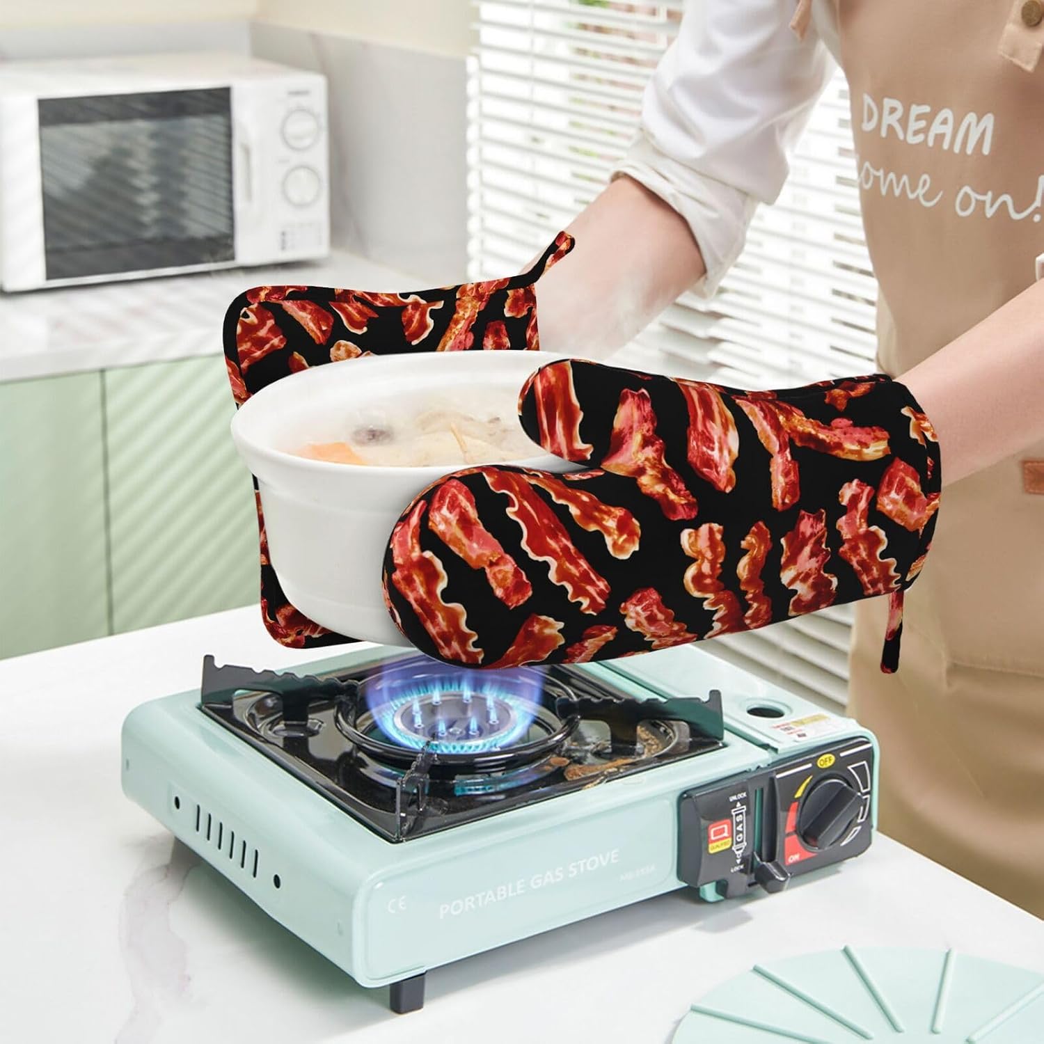 Novelty Bacon Food Oven Mitts and Pot Holders Sets, 4pcs Silicone Non-Slip Kitchen Mitts Potholders Heat Resistant BBQ Gloves Hot Pads for Cooking Grilling Baking Microwave Chef Gifts Decor