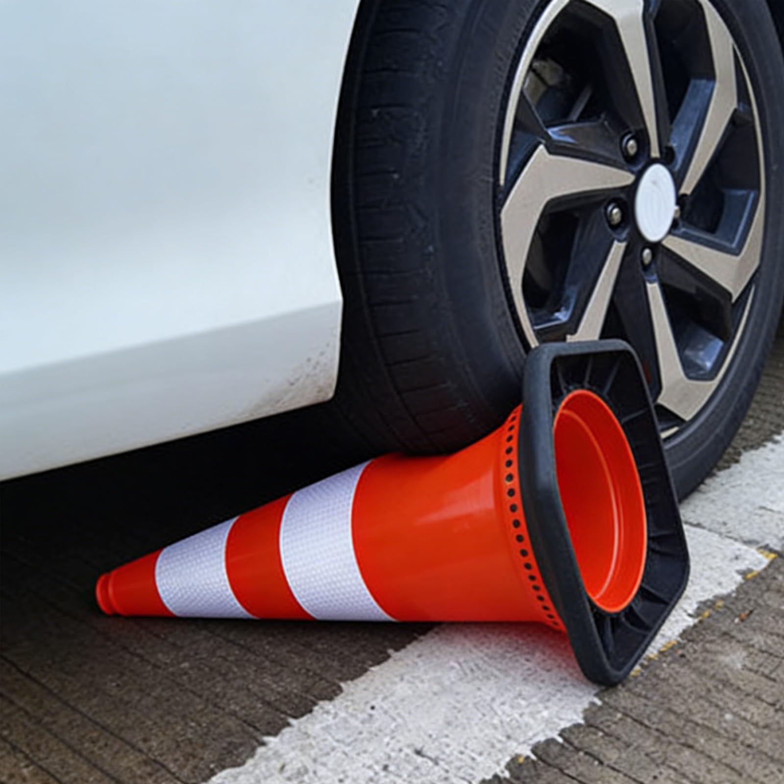 Cone de Chantier, Cône Signalisation Réfléchissant, Structure Stable, avec Bandes Réfléchissantes, pour le Stationnement et la Gestion Des Flux de Circulation (lot de 3)