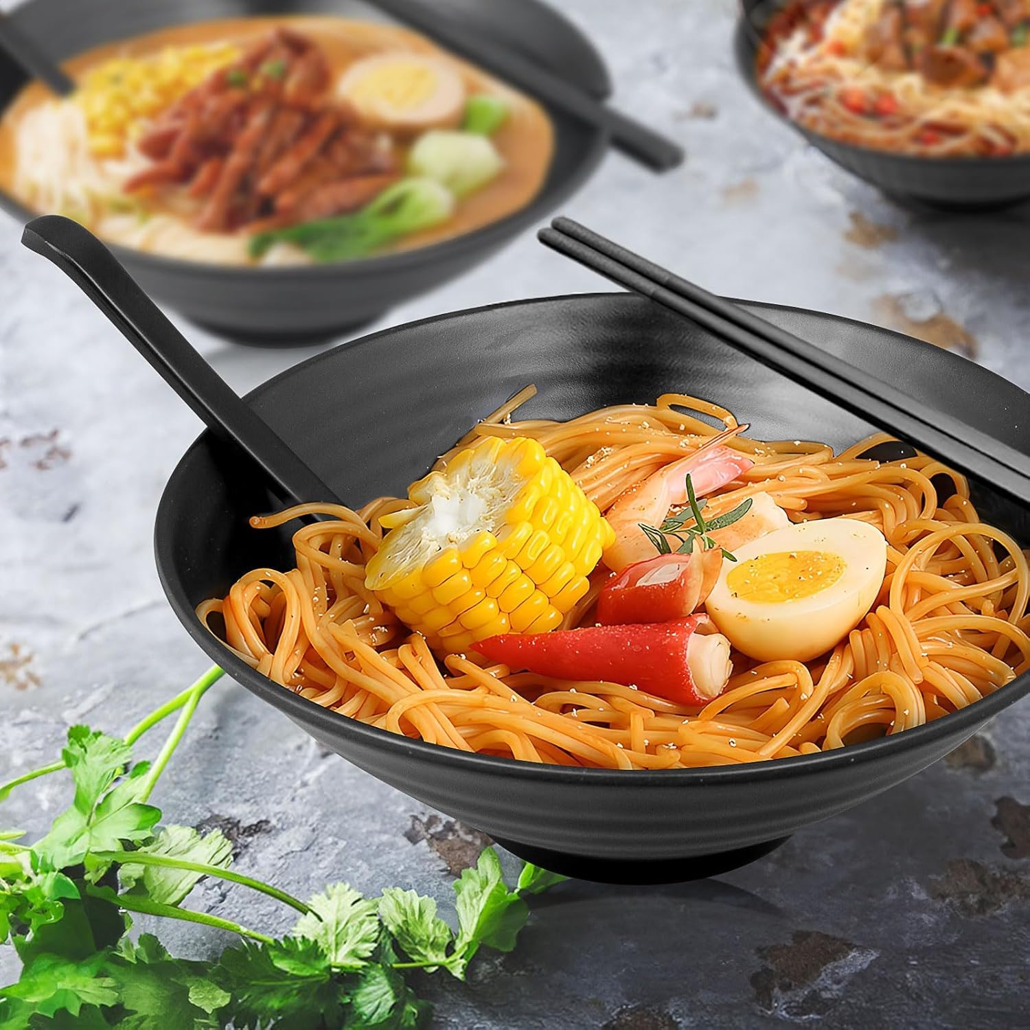 Lot de 4 bols à ramen japonais de 1200 ml avec baguettes et cuillères, bols à nouilles japonaises incassables en mélamine pour salade, céréales, riz, Pho, passent au lave-vaisselle (noir)