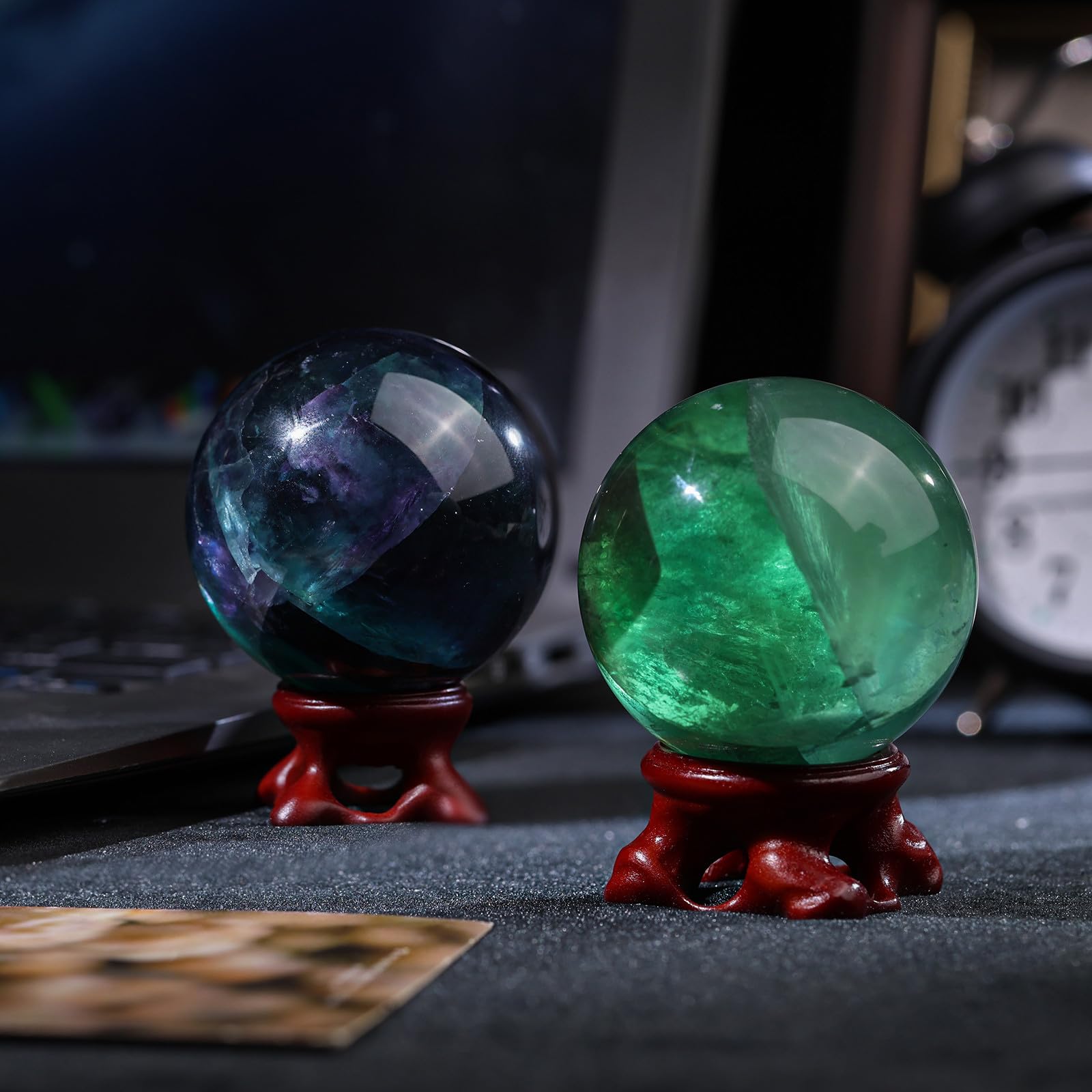 Nupuyai Sfera di cristallo di fluorite naturale con supporto, sfera di cristallo Feng Shui, decorazione per casa e ufficio, sfera di cristallo per meditazione, 51-60 mm