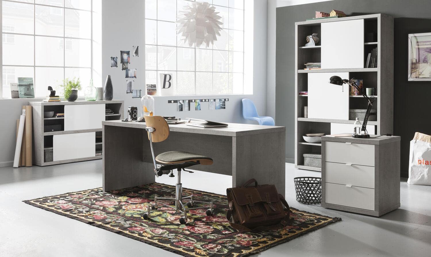 Composad | Scrivania della Linea PRATICO, Scrivania Ufficio, Elegante, (LxAxP) 180x74,20x69 cm, Colore grigio Cemento, Made In Italy