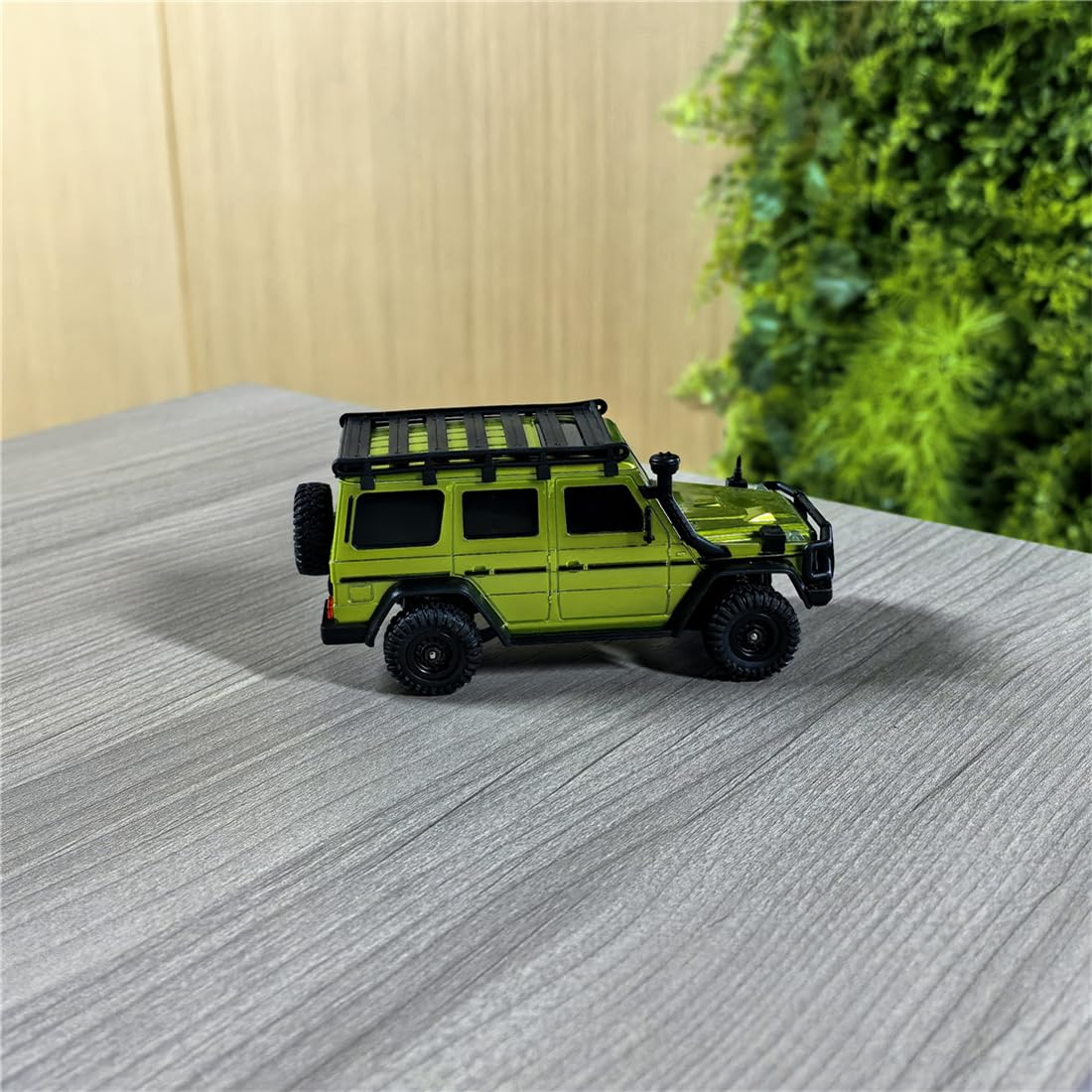 Modelo RC Crawler a escala 1:43 con control totalmente proporcional, control de aplicación y dos carrocerías