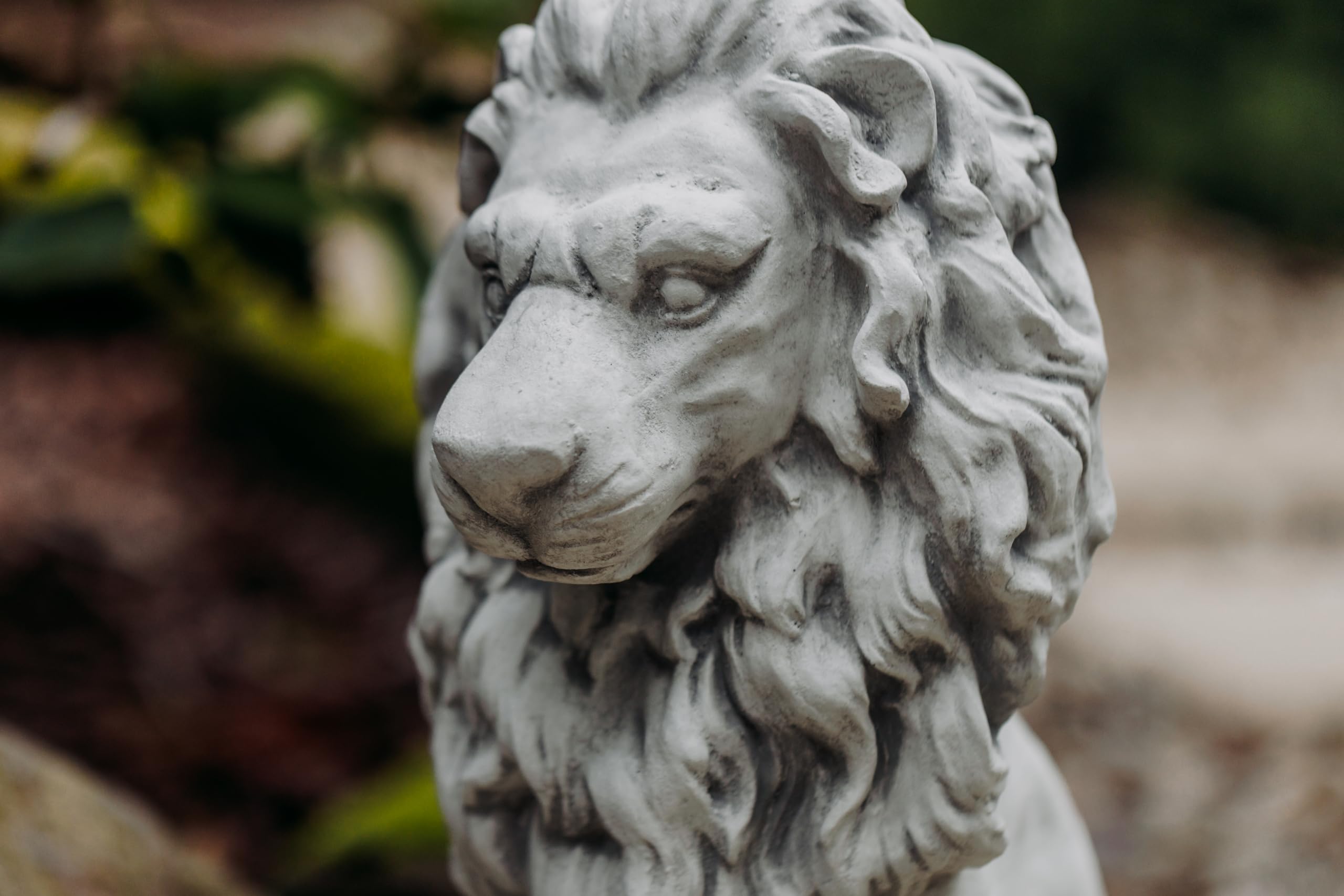 gartendekoparadies.de Figurines Lions avec Boule, Figurine en Pierre en Fonte, H 47 cm, 21 kg chacune, Gris, Résistante au gel pour l'extérieur (lion à droite)