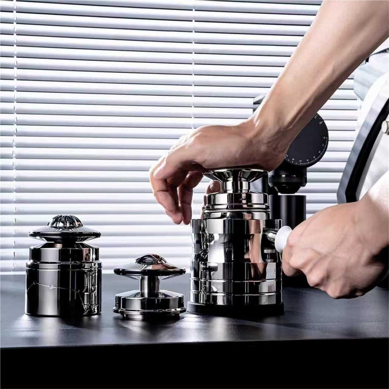 Zestaw akcesoriów do espresso – 3-częściowy dystrybutor kawy, narzędzie do ubijania i WDT z mocowaniem magnetycznym, zawiera drewniany stojak do przechowywania ekspresu do kawy baristy