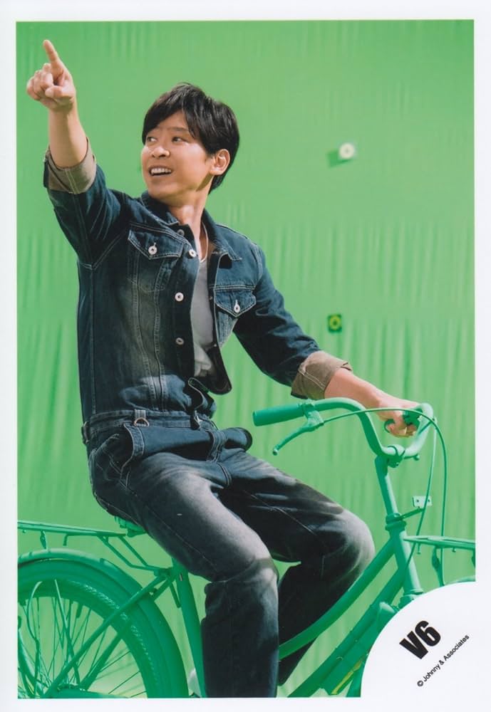 Amazon.co.jp: V6 公式生写真（坂本昌行）VS00016 : おもちゃ