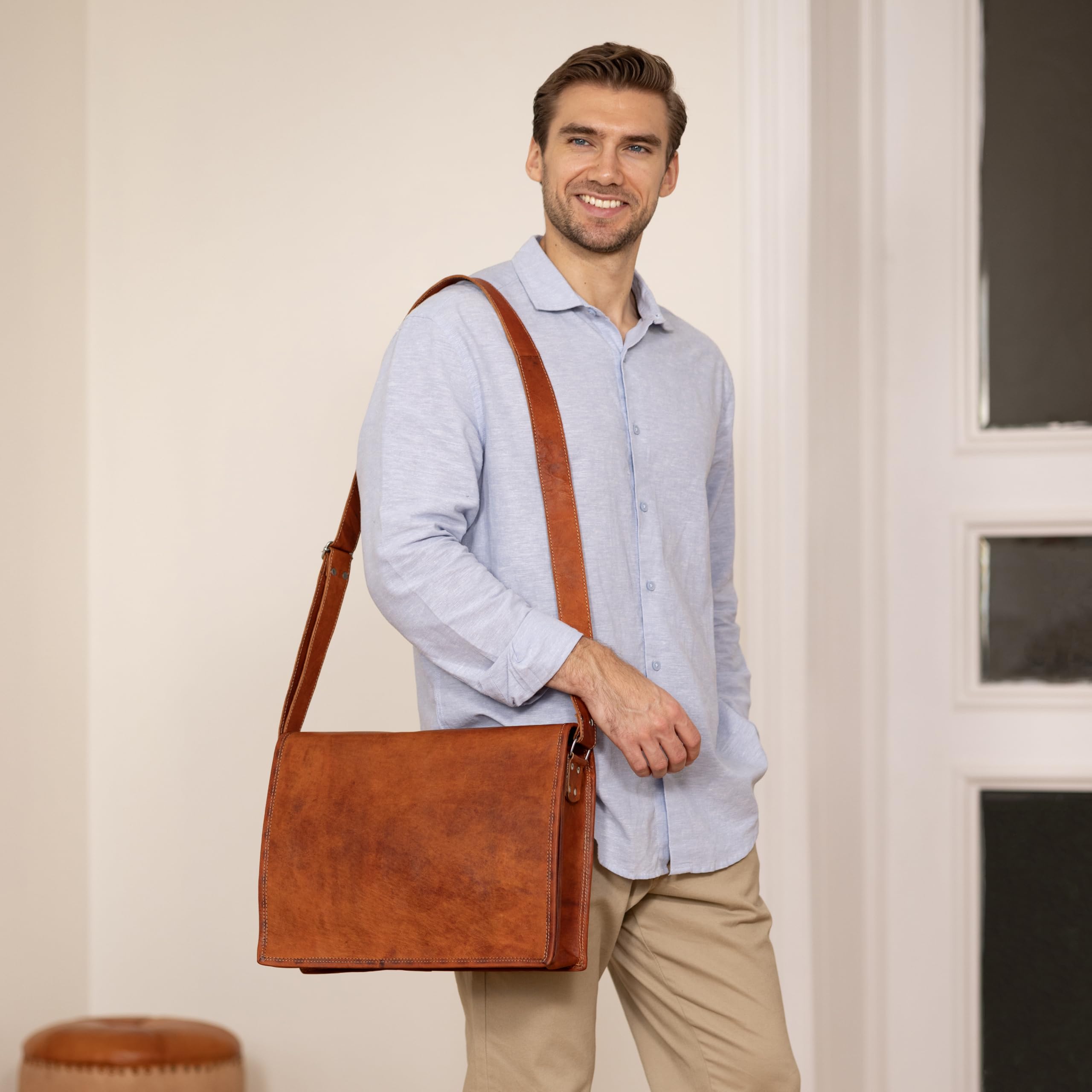 Gusti Leder „Max“ Leder Umhängetasche – Hochwertige Vintage Messenger Bag für 15" Laptop, Unisex, Naturbraun