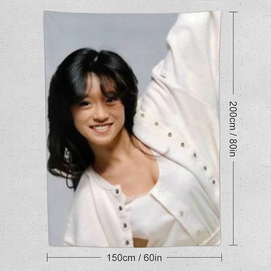 ☆中森明菜☆タペストリー☆美品☆ポスター☆ビッグサイズ☆ Amazon.co.jp: 中森明菜 写真ポスター タペストリー 印刷 ポスター