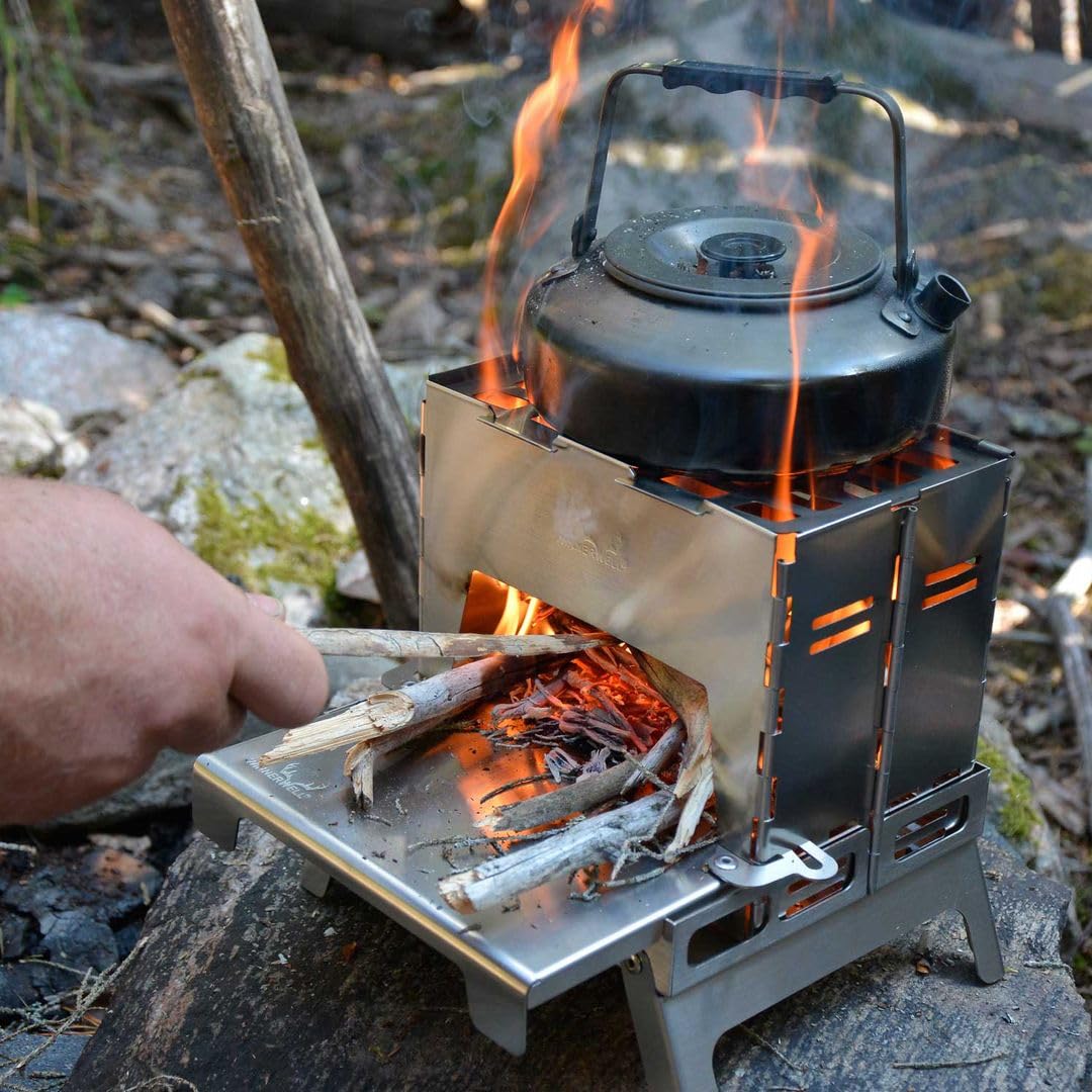Winnerwell Backpack Stove Titanium, ultraleichter faltbarer Holzkocher aus Titan, Campingkocher mit Hitzeschutz-Boden, kompakter Outdoor Kocher für Trekking, Bushcraft & Backpacking
