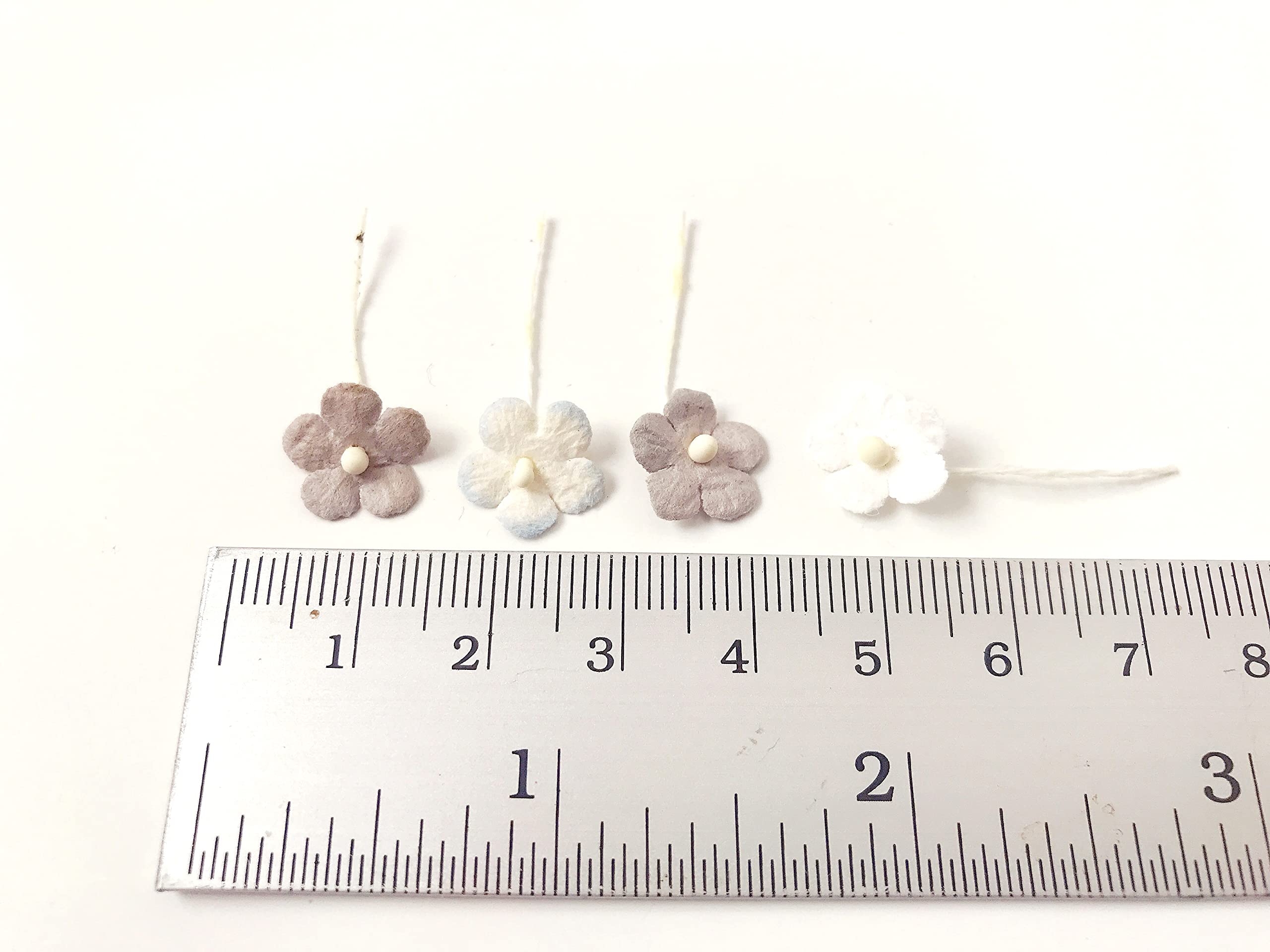 PLflower zestaw 50 małych kwiatów, różne odcienie, szare zdobienie z łodygą, papier morwowy, rozmiar kwiatu 0,8 cm, bardzo mały, szary, ręcznie wykonany, album kolekcjonerski ślubny dla wielu