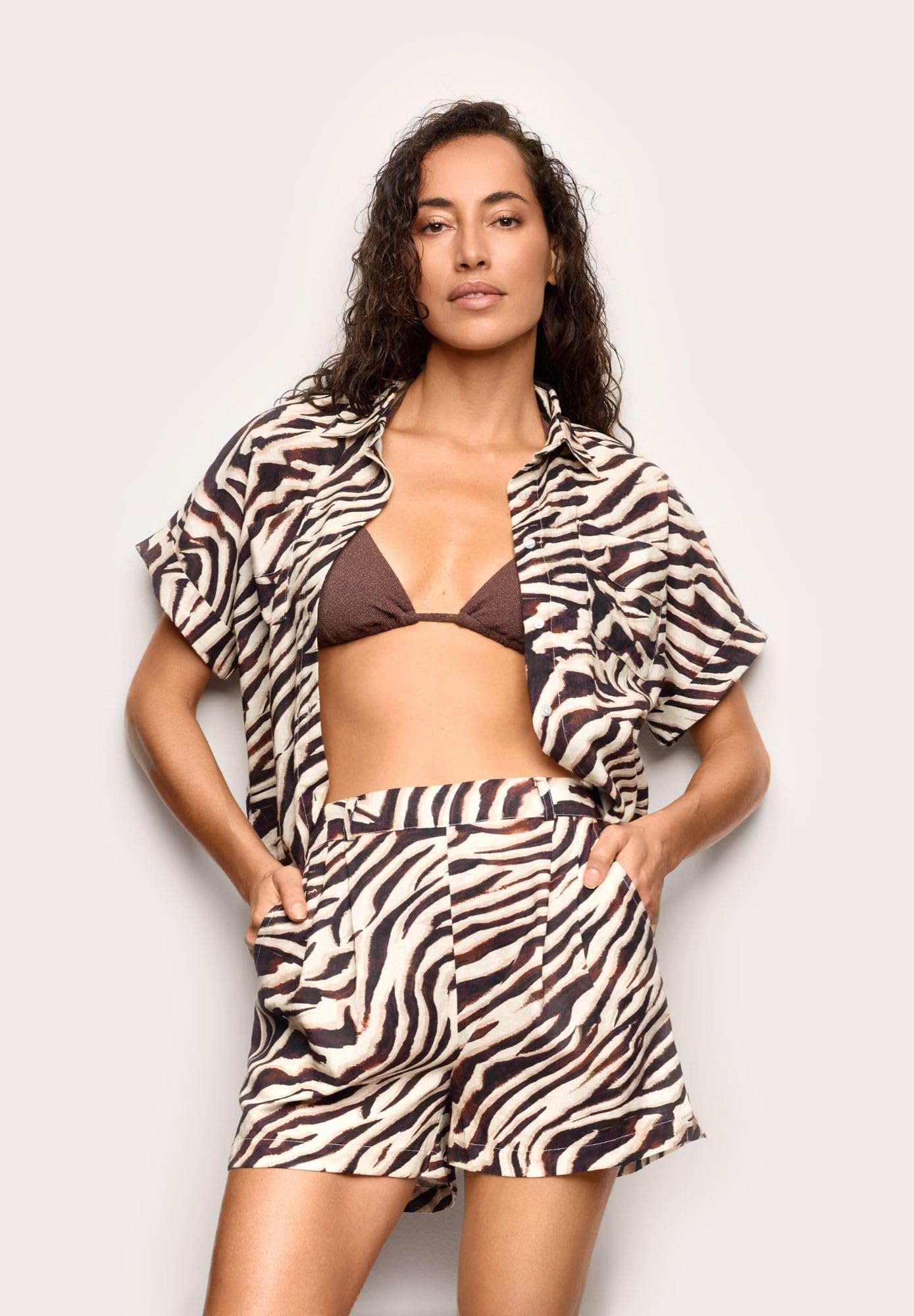 YAMAMAY - Chemise à manches courtes pour femme, Zelia, marron, imprimé zèbre