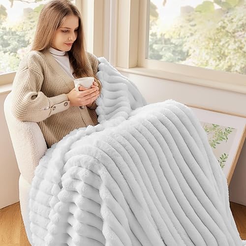 Miniatura 3 de NEWCOSPLAY Manta de franela sedosa de alta calidad blanca de alta calidad, acanalada en 3D, jacquard, ligera, para uso en todas las estaciones