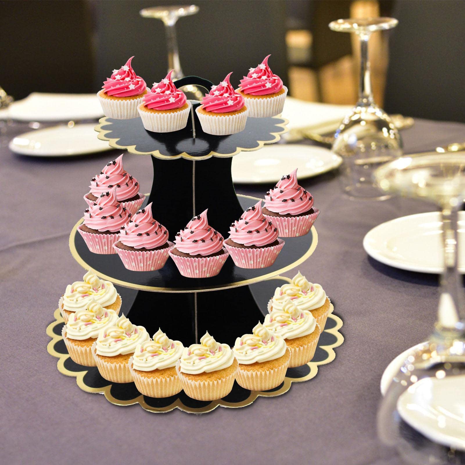 Amazon｜段ボールのカップケーキ スタンド | 白いボール紙のカップ