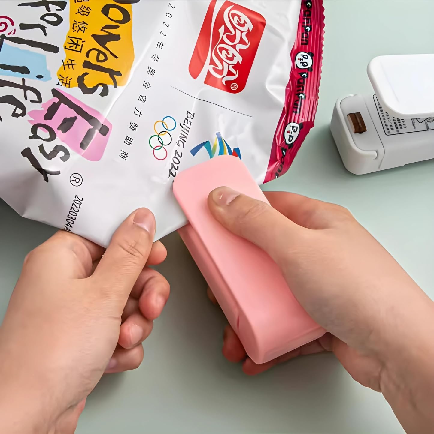 Mini Heat Sealer Machine Portable Bag Sealing Device for Plastic Snack Food Storage Bags Handheld Vacuum Sealer Alternative with Battery Operated Compact Kitchen Storage Tool-image-5