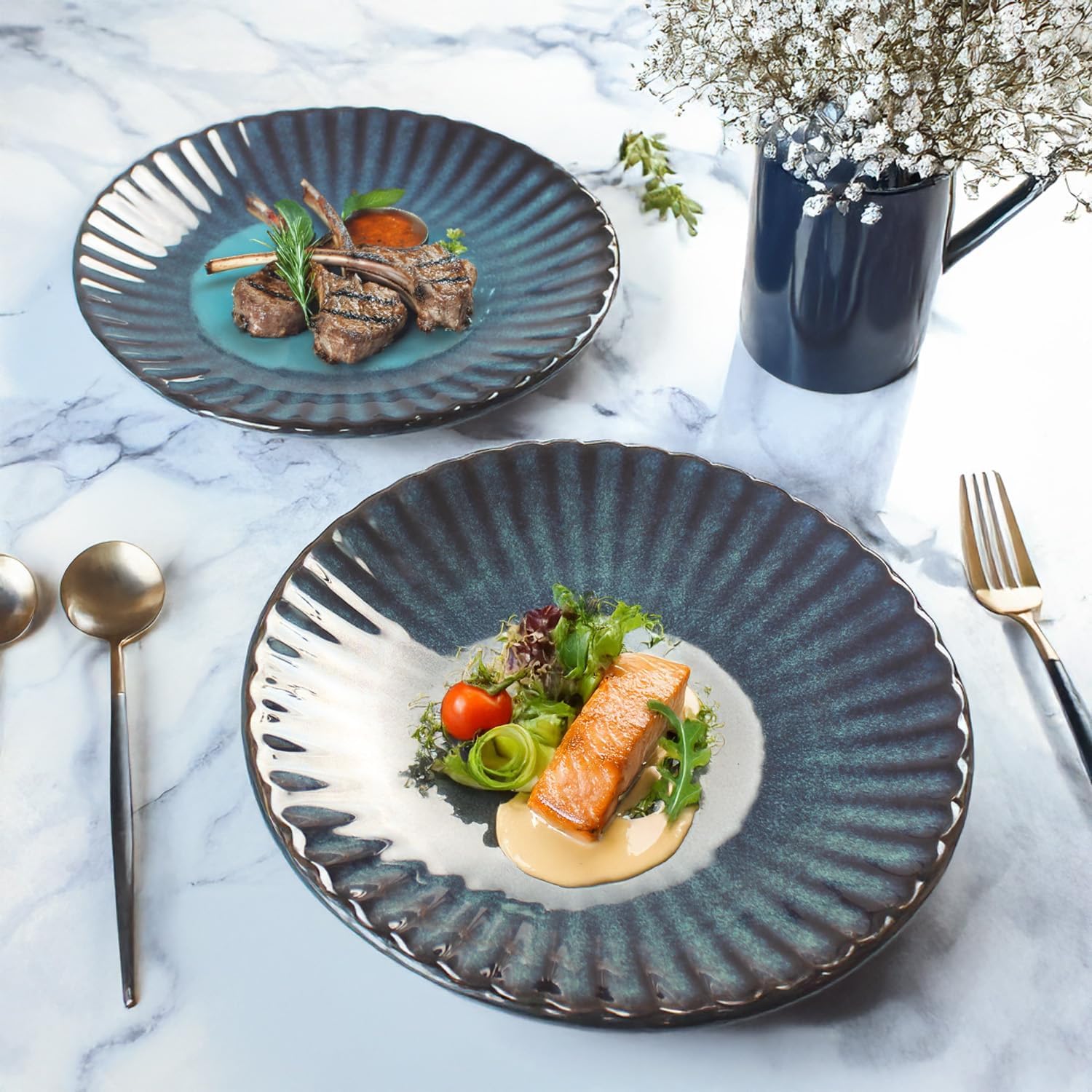 porcelain plate set includes four flower-shaped plates suitable for serving salads, desserts, etc. They are microwave and dishwasher safe, and are shatterproof and scratch-resistant.