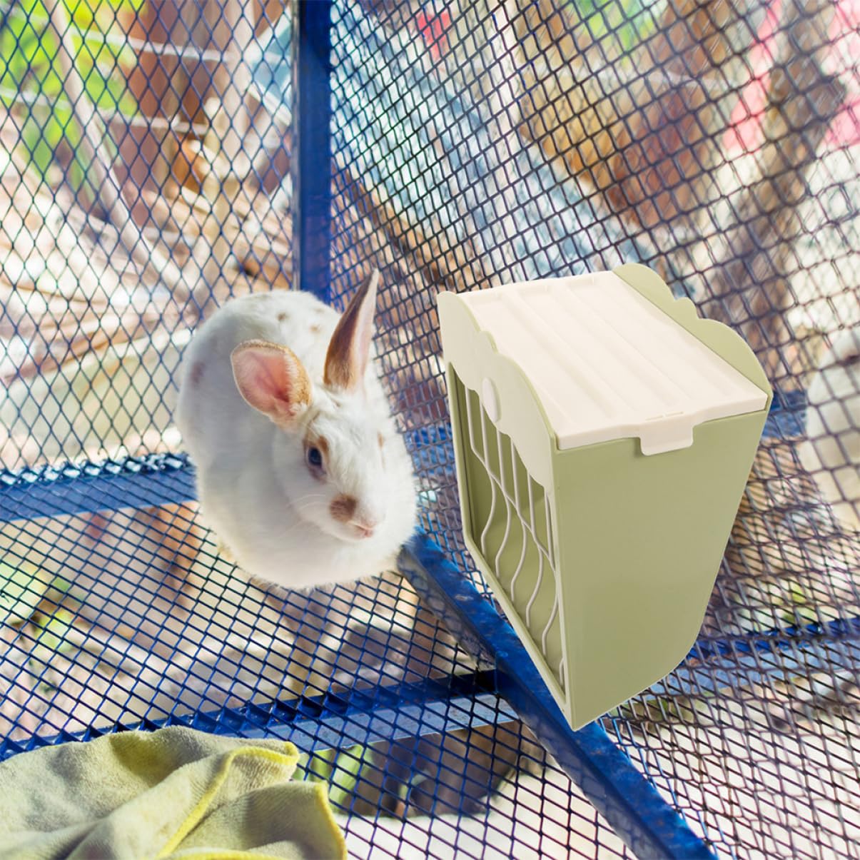 ibasenice Lot de 2 Mangeoires à Foin en Plastique Vert pour Hamster et Cochon D’Inde, Garde la Nourriture Propre et Bien Organisée Cage