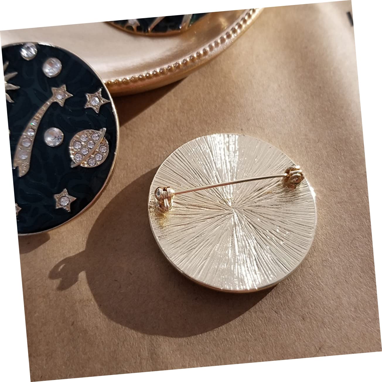 Healeved Milchstraßen Brosche Cartoon Brosche Brosche Corsage Stil Blaue Kleidung Brustnadel Abzeichen Brosche Kreative Brustnadel Kleidungszubehör Legierungsbrosche