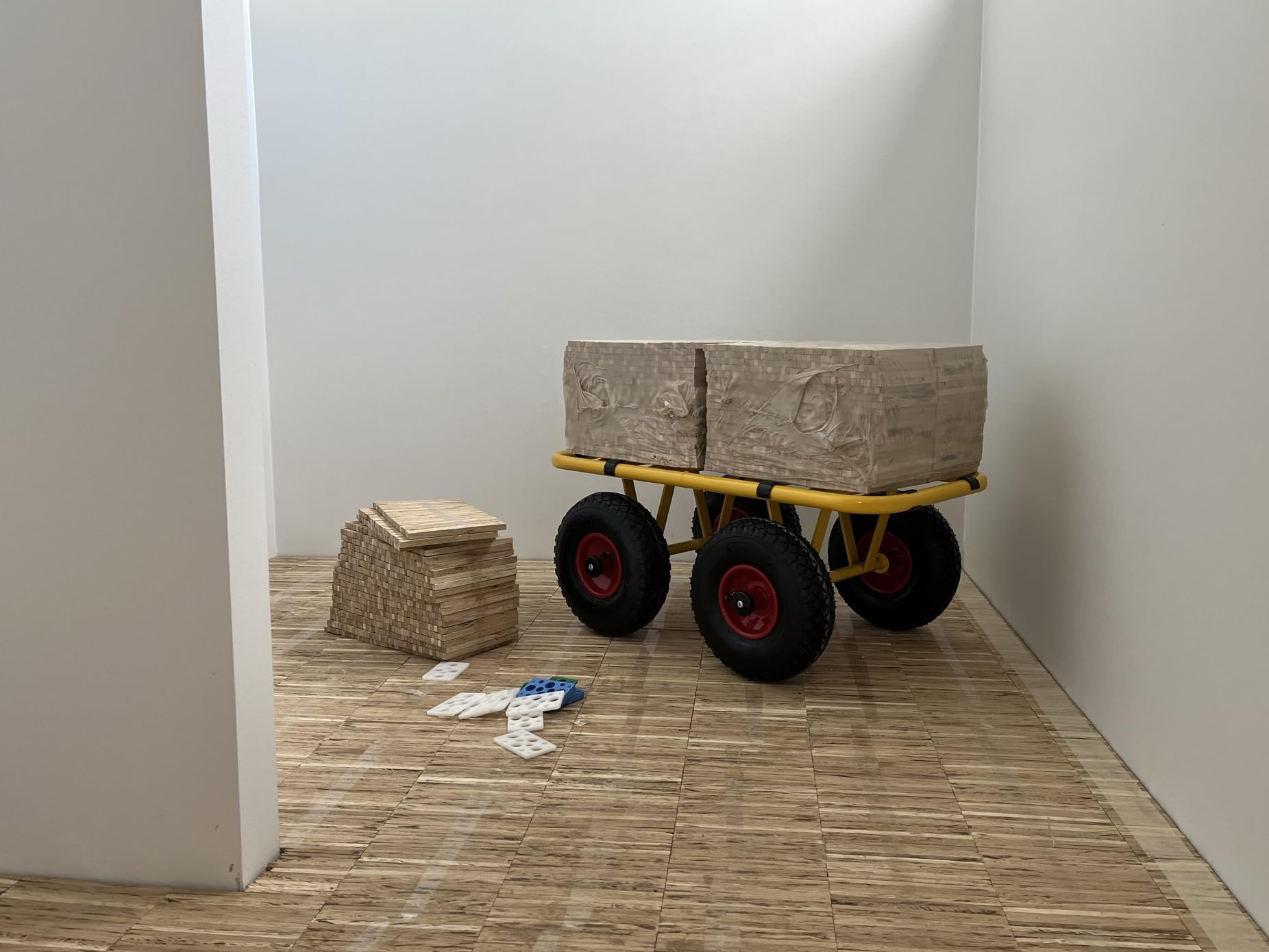 Ravendo Plattenwagen Transportwagen Dolly 4 Rad 300 Kg TD 300-4W Schwerlast Lasten Karre Transportkarre Luftreifen Made in Europe
