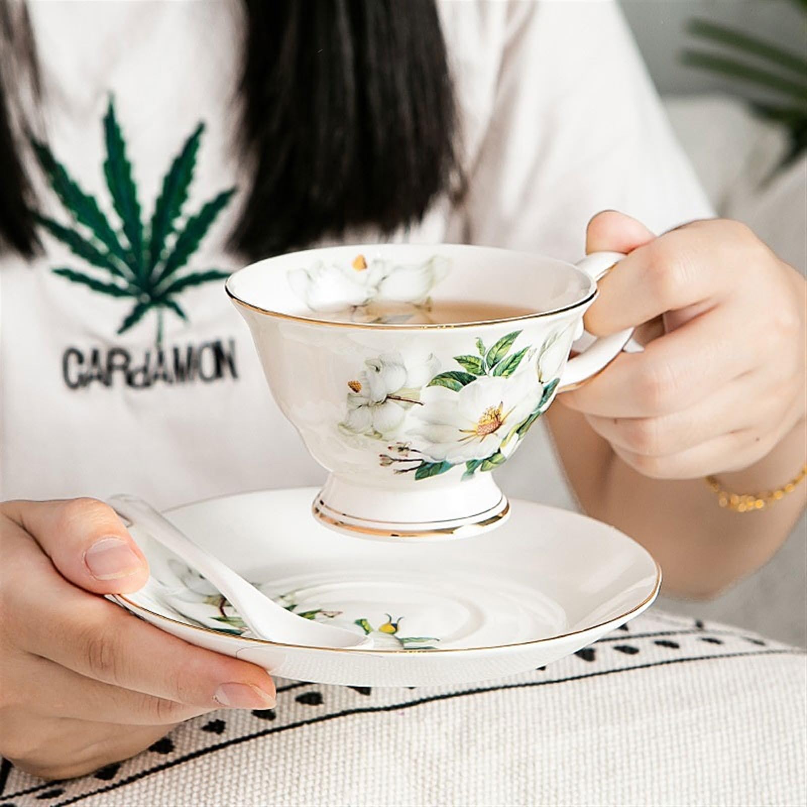 Kubek do kawy Lekki, luksusowy zestaw filiżanek do kawy z porcelany kostnej Zestaw domowej herbaty Spersonalizowany kreatywny ceramiczny kubek 6 zestawów Kubki