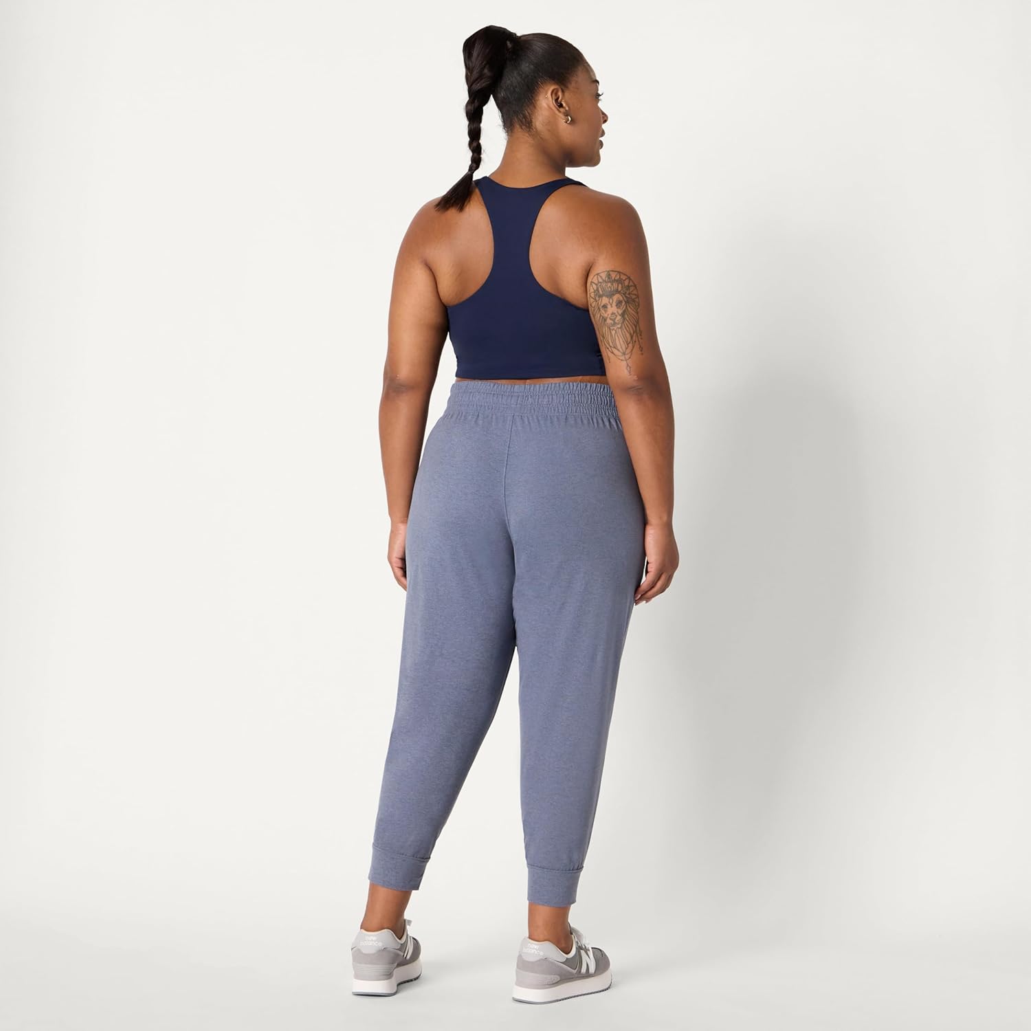 Amazon Essentials Women's Athletic Soft Performance Lightweight Cropped Capri Workout Jogger Sweatpants - Image 7