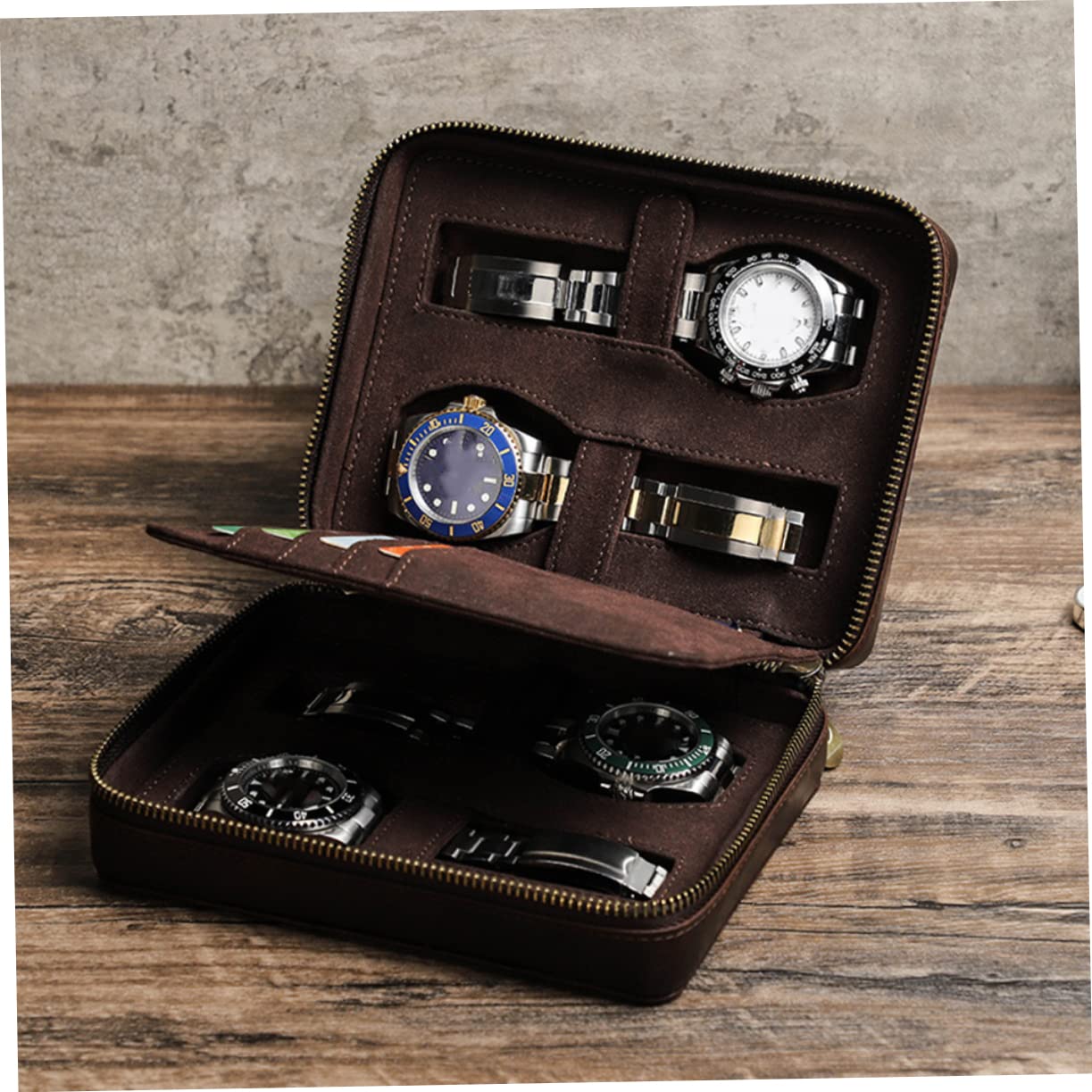 LIFKOME Caja de Relojes de Viaje 4 Ranuras en Cuero Café para Hombre | Cierre Cremallera, Dos Compartimentos Laterales, Diseño Delgado y Formato Portátil