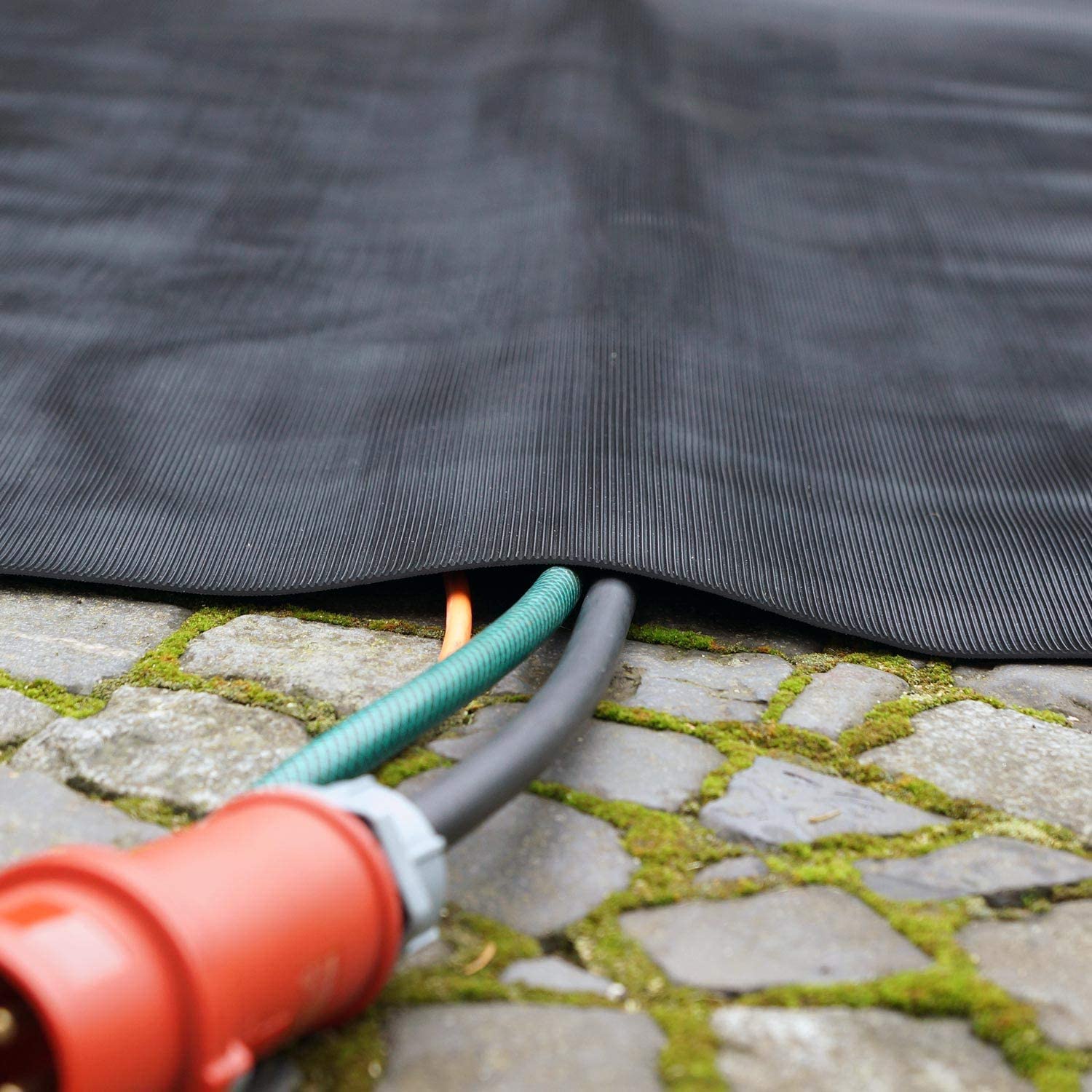 Kabelschutzmatte [50 cm x 5 m] - Stärke 3 mm - wetterfeste Kabelmatte für Veranstaltungen, Bühne - Gummi Feinriefenmatte Outdoor zum Schutz für Kabel und Schläuche