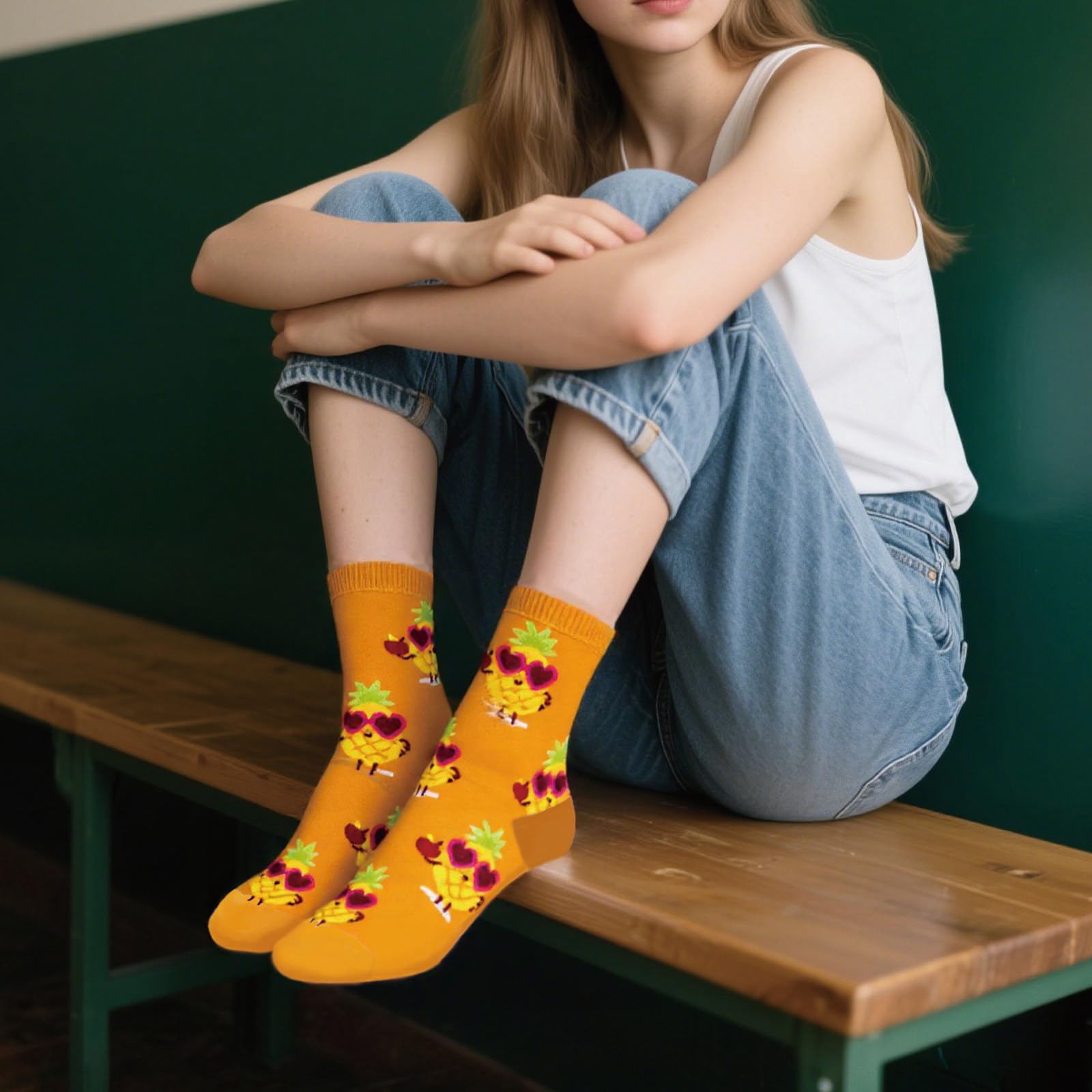 Pineapple Gifts for Women, 5pcs Gift Set for Pineapples Lover,Birthday Present Set With Funny Novelty Socks For Sister,Friend