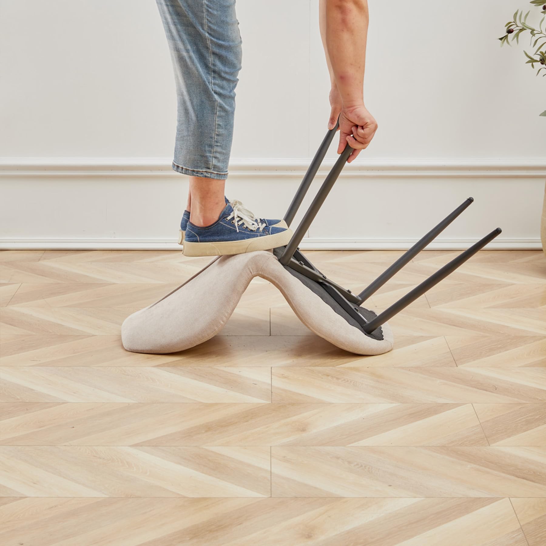 Juego de 4 Sillas de Comedor sin Reposabrazos, Tapizadas en Lino con Respaldo de Rombos, Sillas Modernas con Patas de Metal, Sillas Auxiliares para Cocina y Comedor, Ahorra Espacio, Caqui