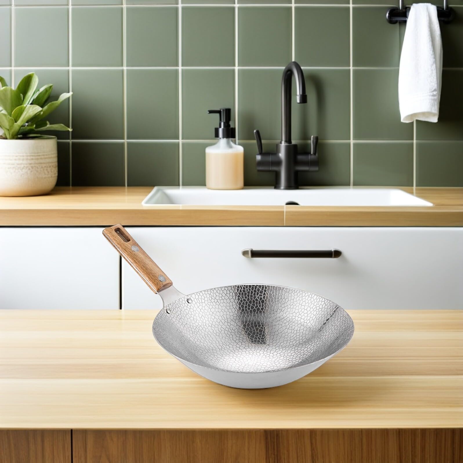 SHINEOFI Wok Da Cucina in Acciaio Inox 22 Cm Con Manico in Legno Multifunzionale Per Fornello Casalingo, Padella Wok Tradizionale Per Cucina Domestica e Fritture Versatili