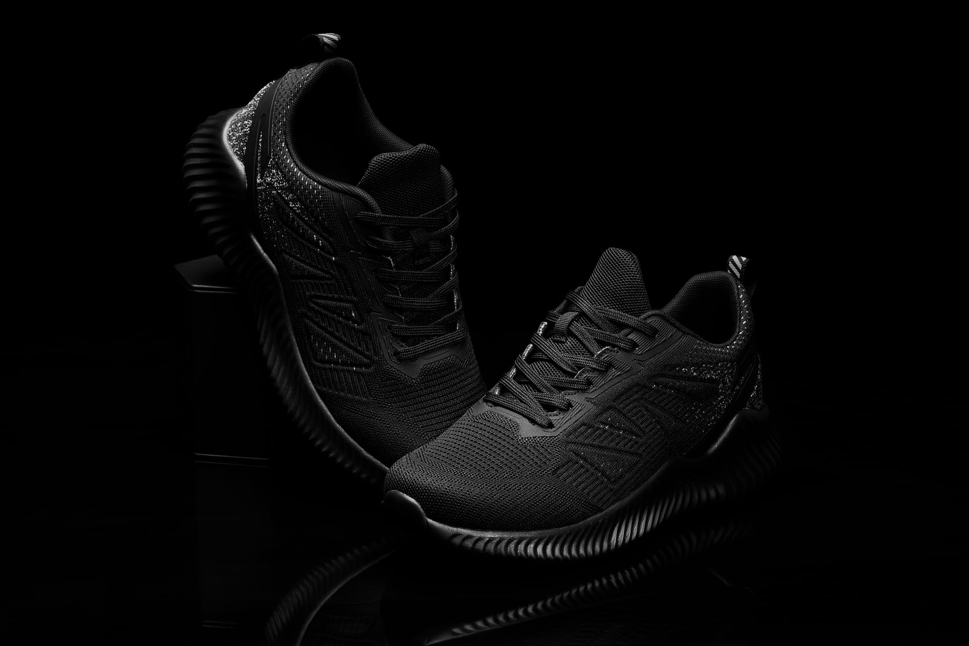 CALTO Zapatos de elevación invisibles para hombre con aumento de altura - Zapatillas deportivas ultraligeras - 2.4 pulgadas más altas