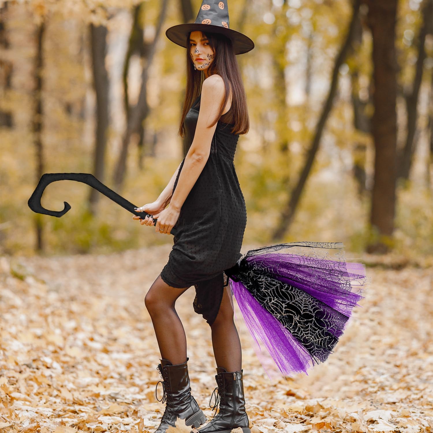 Ragyzity Halloween Witch Broom Plastic Broomstick Cosplay Broom Props, Halloween Layout Props Costume Haunted House Decoration, Witch Party Favors Party Supplies Costume Accessories (Purple)
