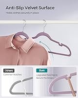 Vista 10 de SONGMICS UCRF029W05 - Paquete de 50 ganchos de terciopelo antideslizantes para trajes con muescas para el hombro, barra para pantalones, gancho