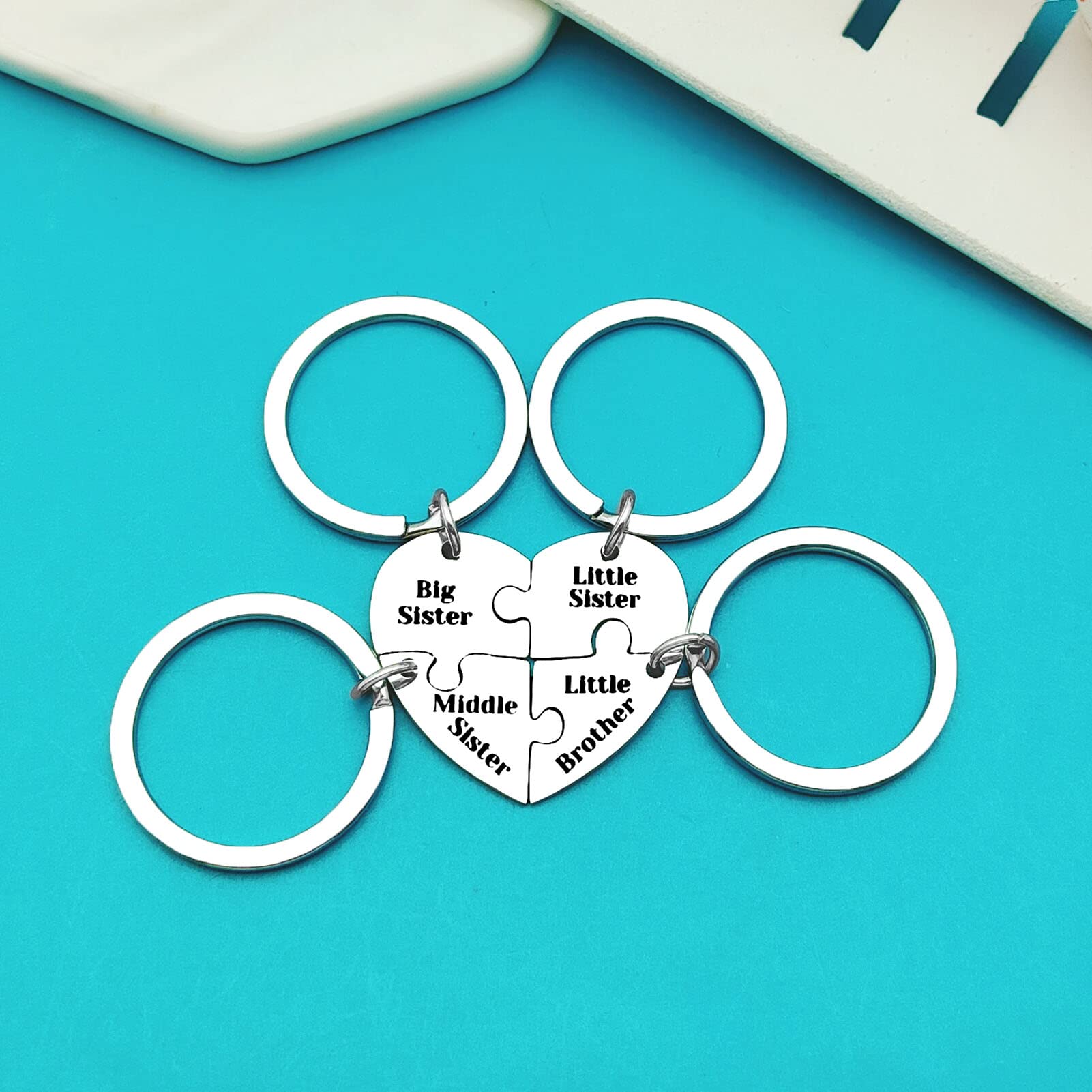 Xiahuyu Sister and Brother Gifts Keychain 4pcs for Big Middle Little Sister Little Brother Matching Keychain Set Christmas Birthday Gift Sibling Gifts for Sisters Brothers