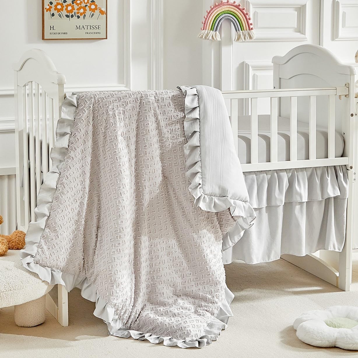 Juego de ropa de cama de 3 piezas para cuna con flecos de volantes, edredón gris con volantes con sábana bajera y falda de cama, suave y bordado, diseño jacquard bohemio Shabby Chic para bebés niños y