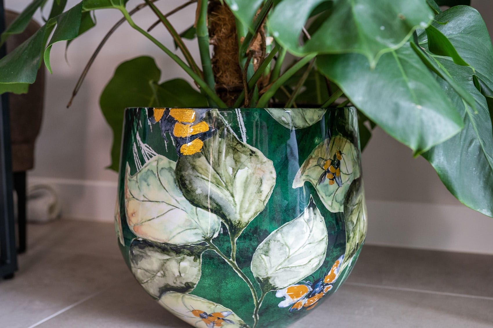 Pot Bee Green - 28x25 - Métal et époxy - Ouverture Ø28 - Design Haut de Gamme - pour l'intérieur - Fait Main - Conçu par Lammie