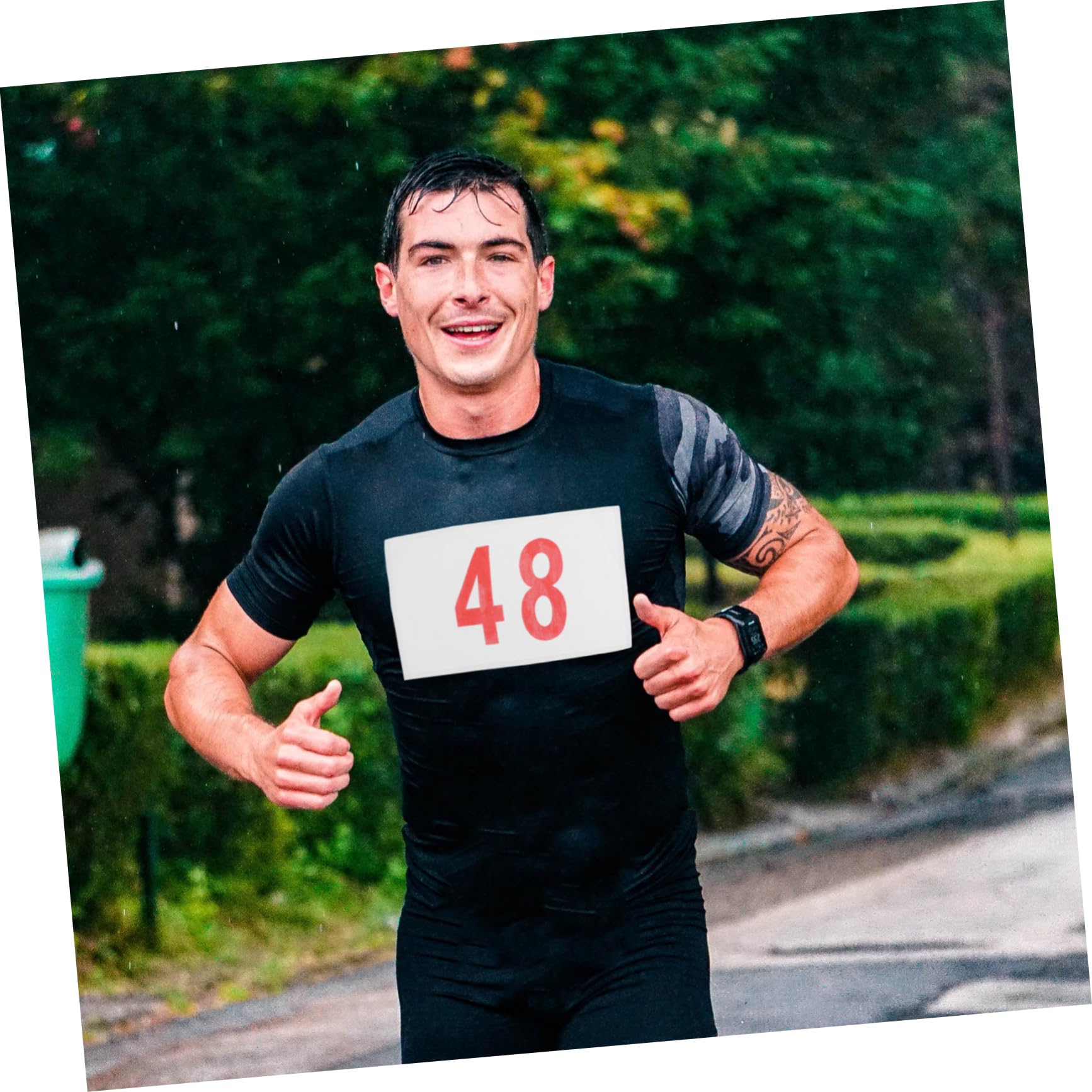 Pettorali Numero di Gara per Maratona e Corsa, Set da 50 Pezzi in Cotone Poliestere Leggero 200 Spille Metalliche, Forniture per Eventi Sportivi e Competizioni Podistiche