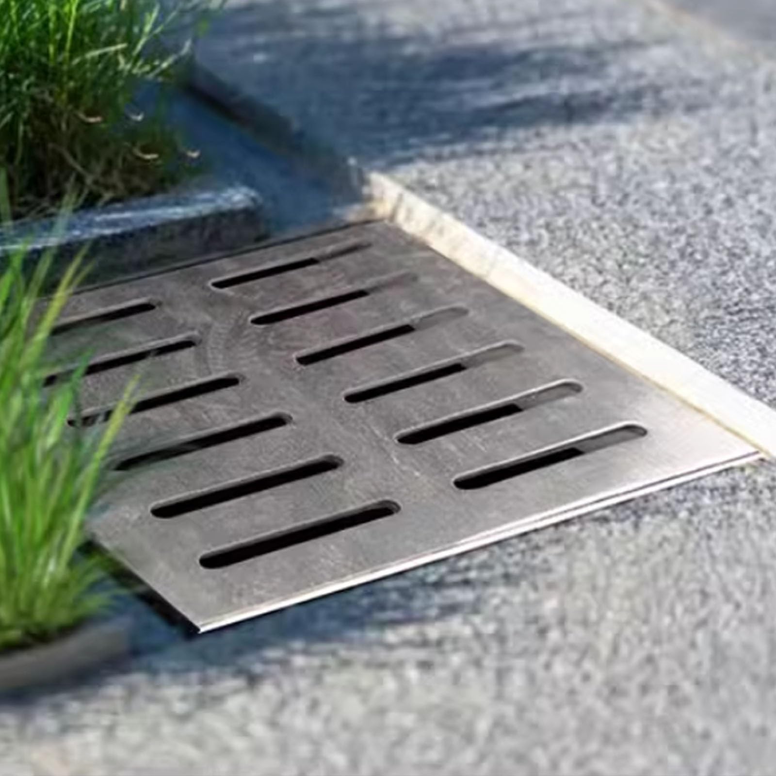 Grille de drainage anti-feuilles pour éviter l'inondation de parking