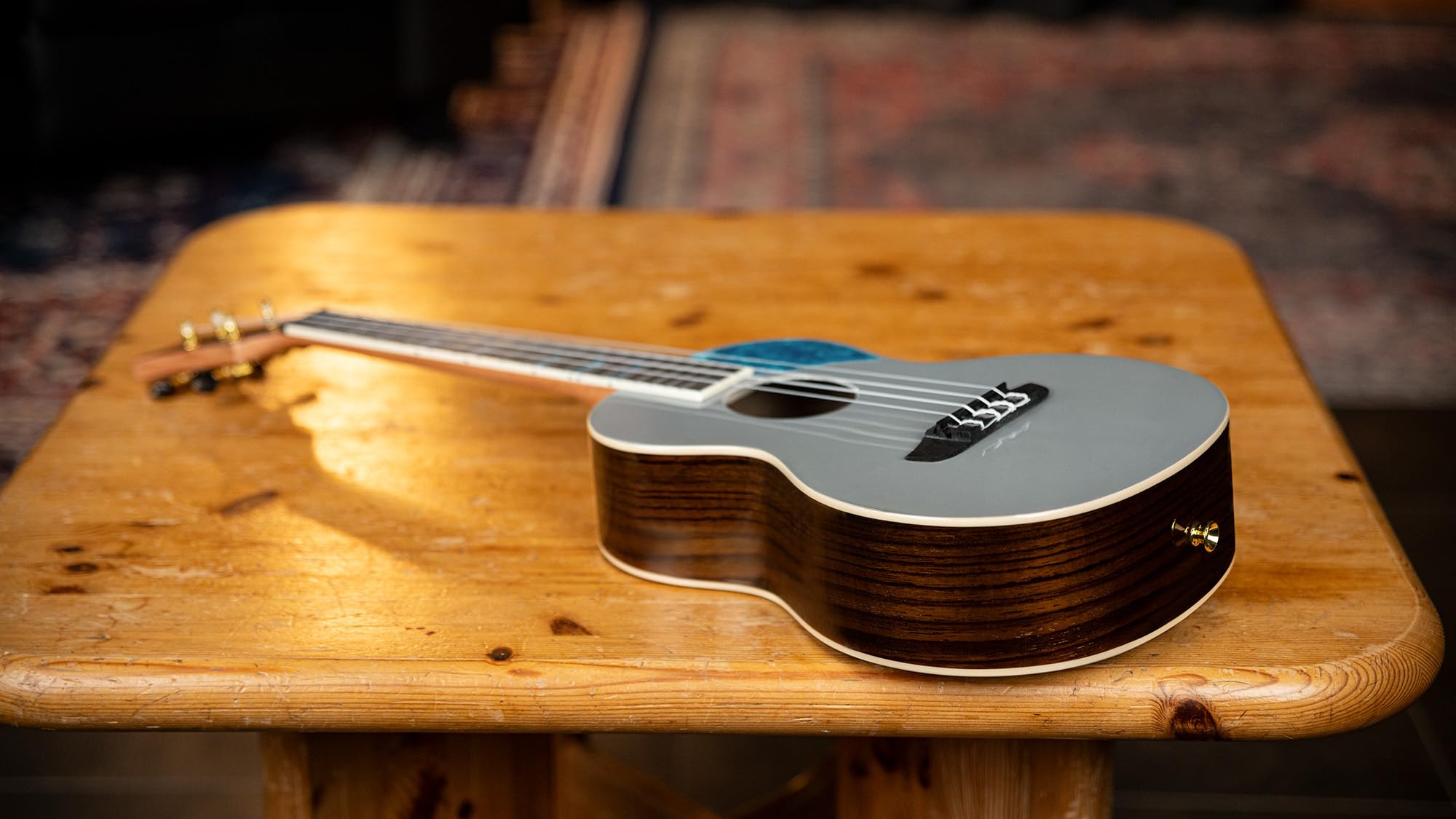 Ortega Guitars Ukulele Tenore Acustico – Ghost Series – Gig Bag Inclusa – Abete Rosso, Grey (RUGH-PLT)
