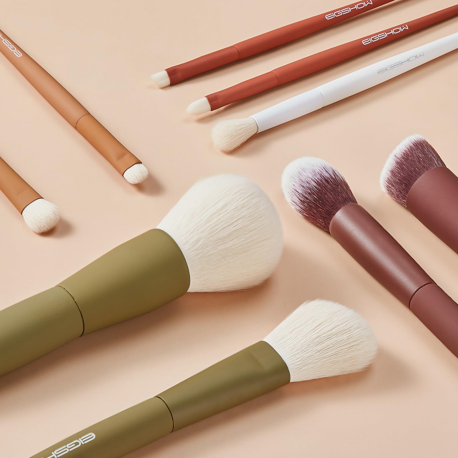 EIGSHOW Ensemble de pinceaux de maquillage de voyage essentiels à 5 couleurs avec fibres synthétiques extra-douces - Végétalien et sans cruauté envers les animaux
